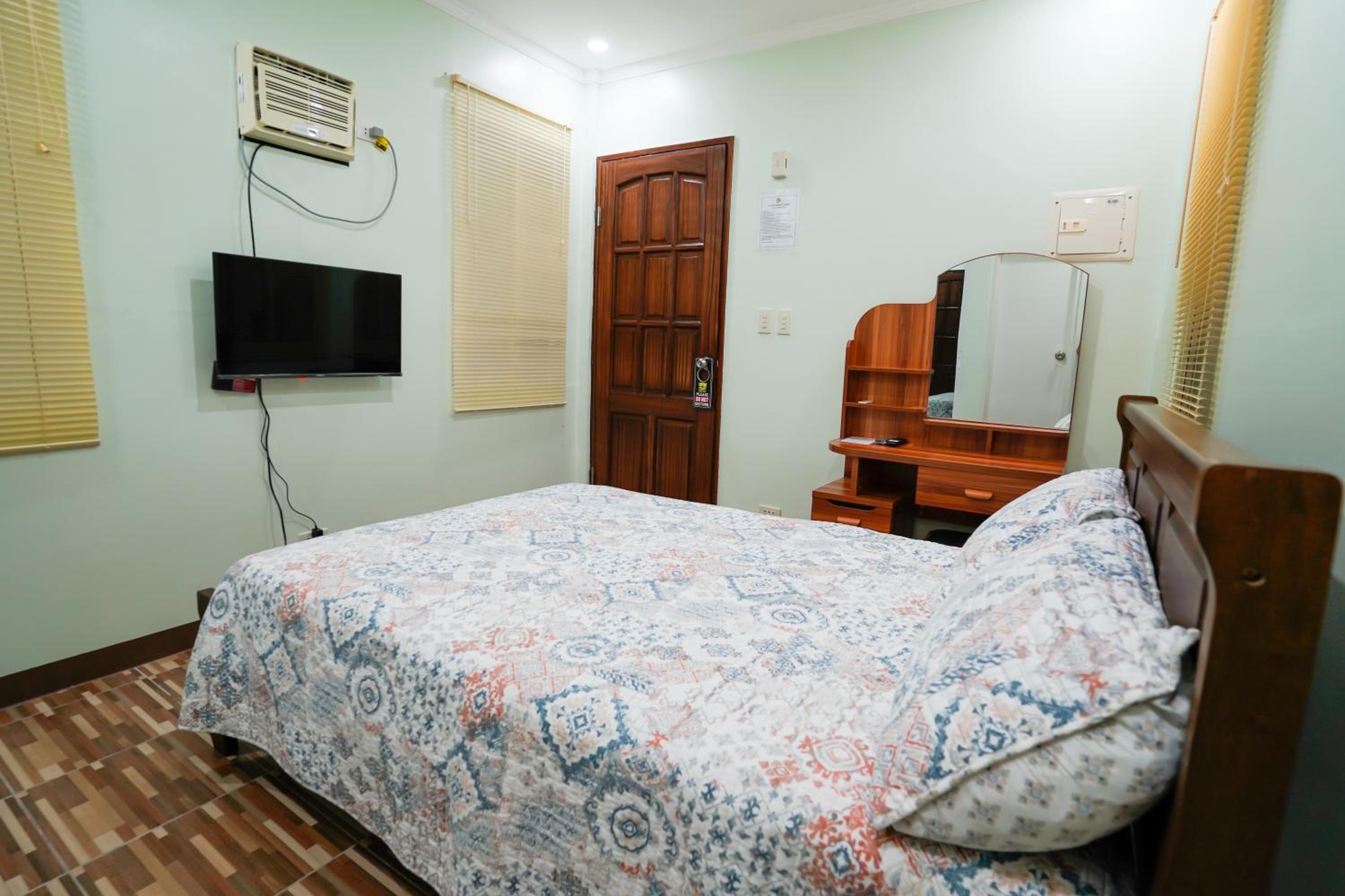 Double Room with Balcony - Photo 7