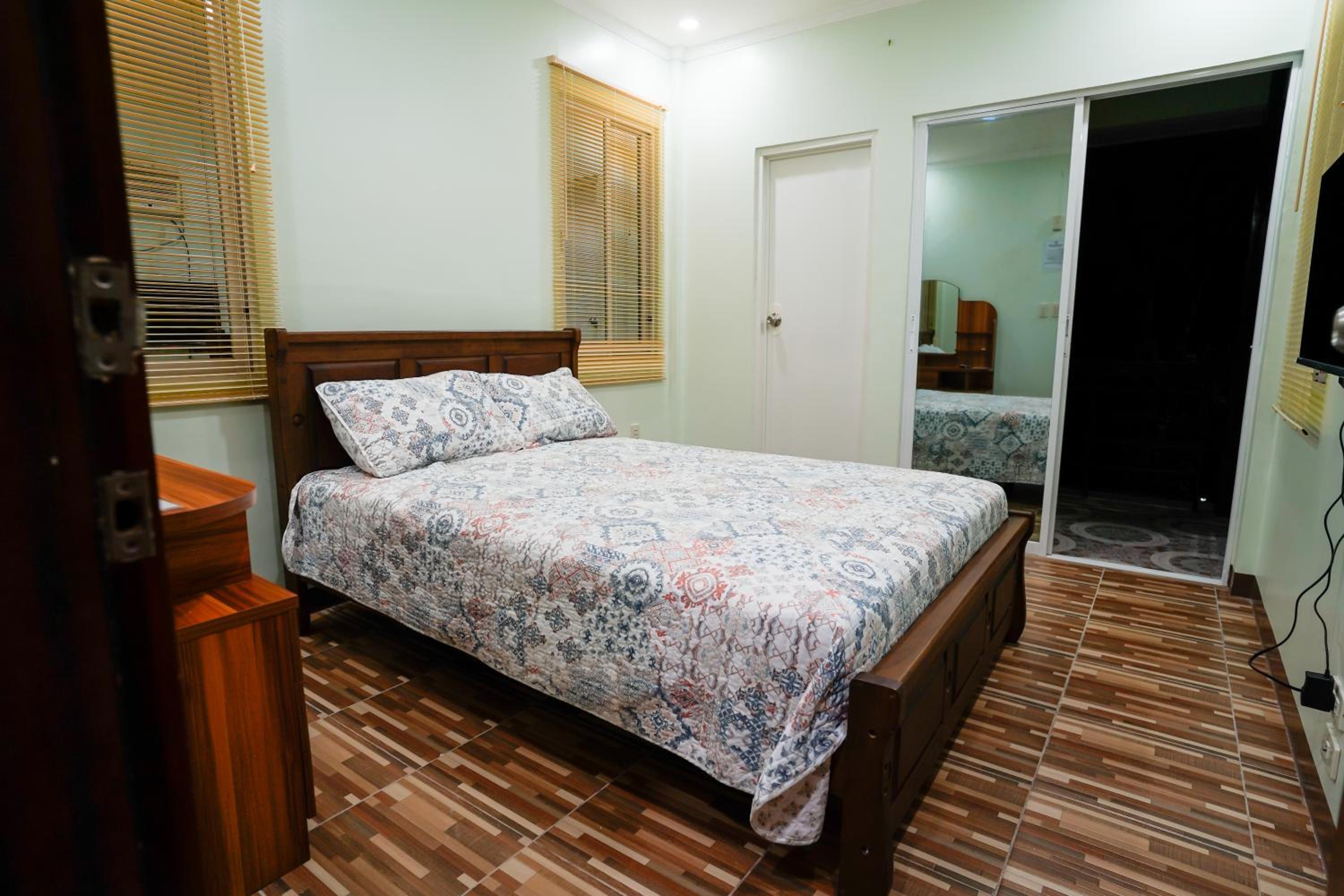Double Room with Balcony - Photo 6