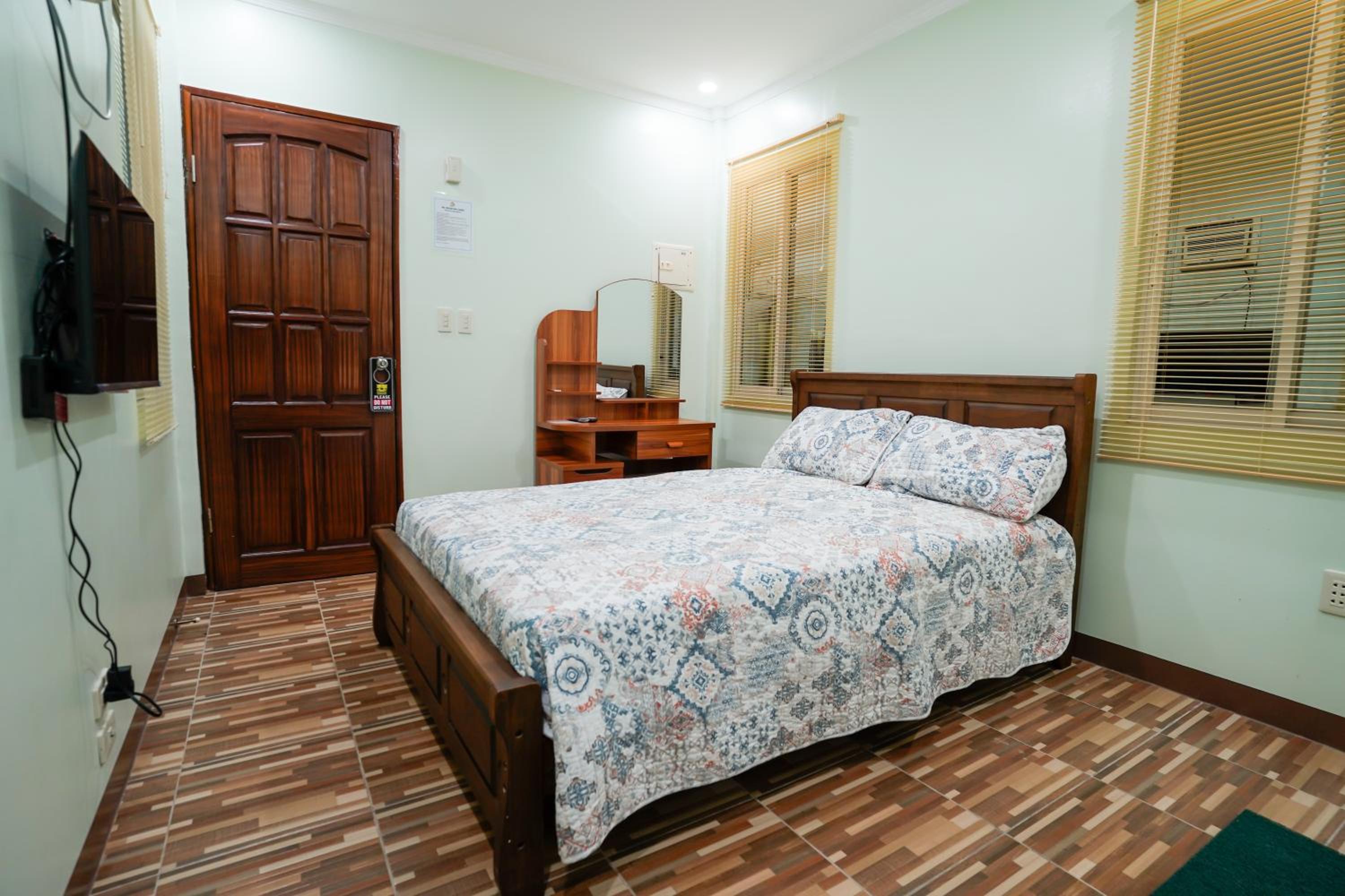 Double Room with Balcony - Photo 12