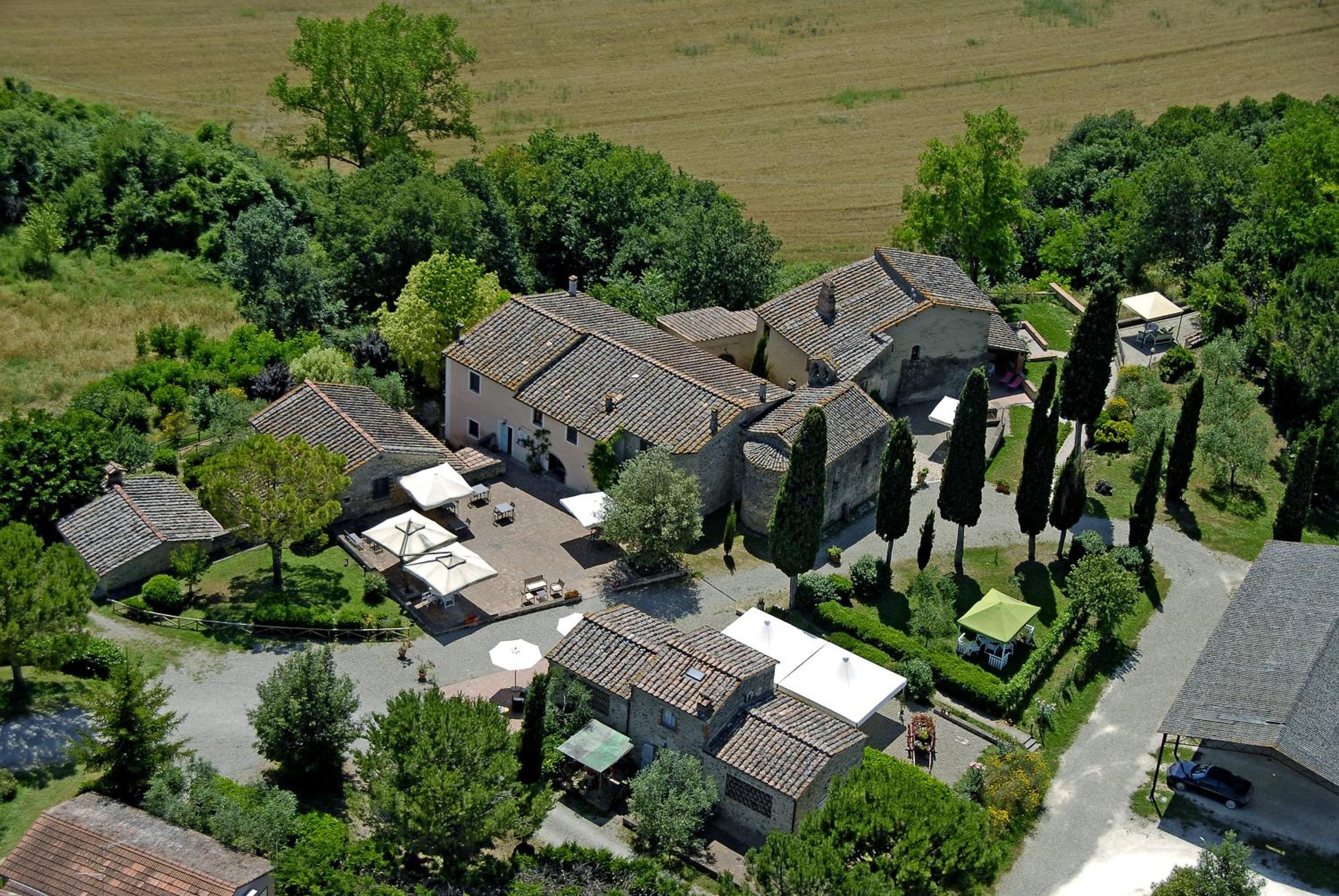 Exclusive Sixteen-Bedroom Village photo 2