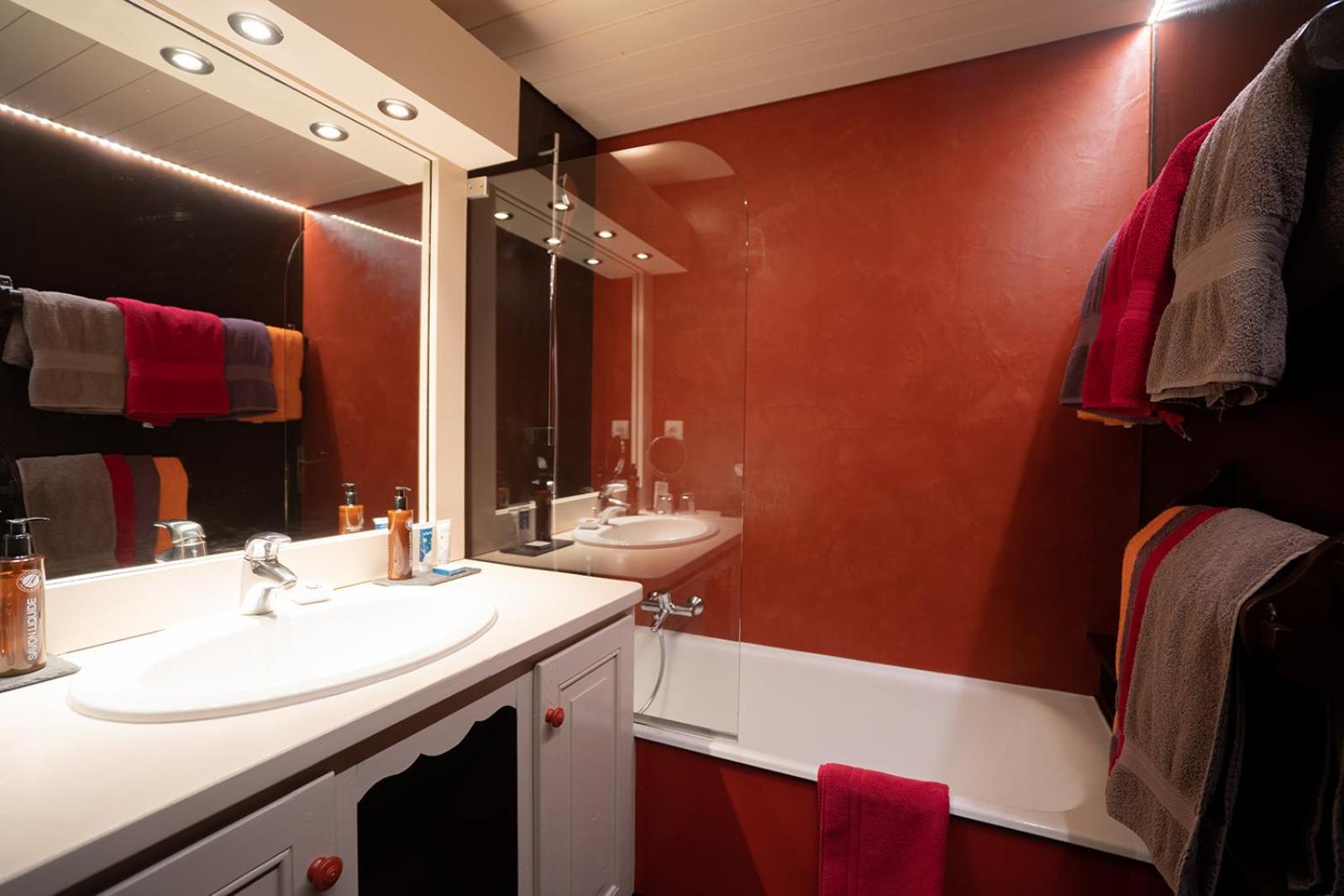 Suite with Independant Room (2 Adults + 2 Children) photo 2
