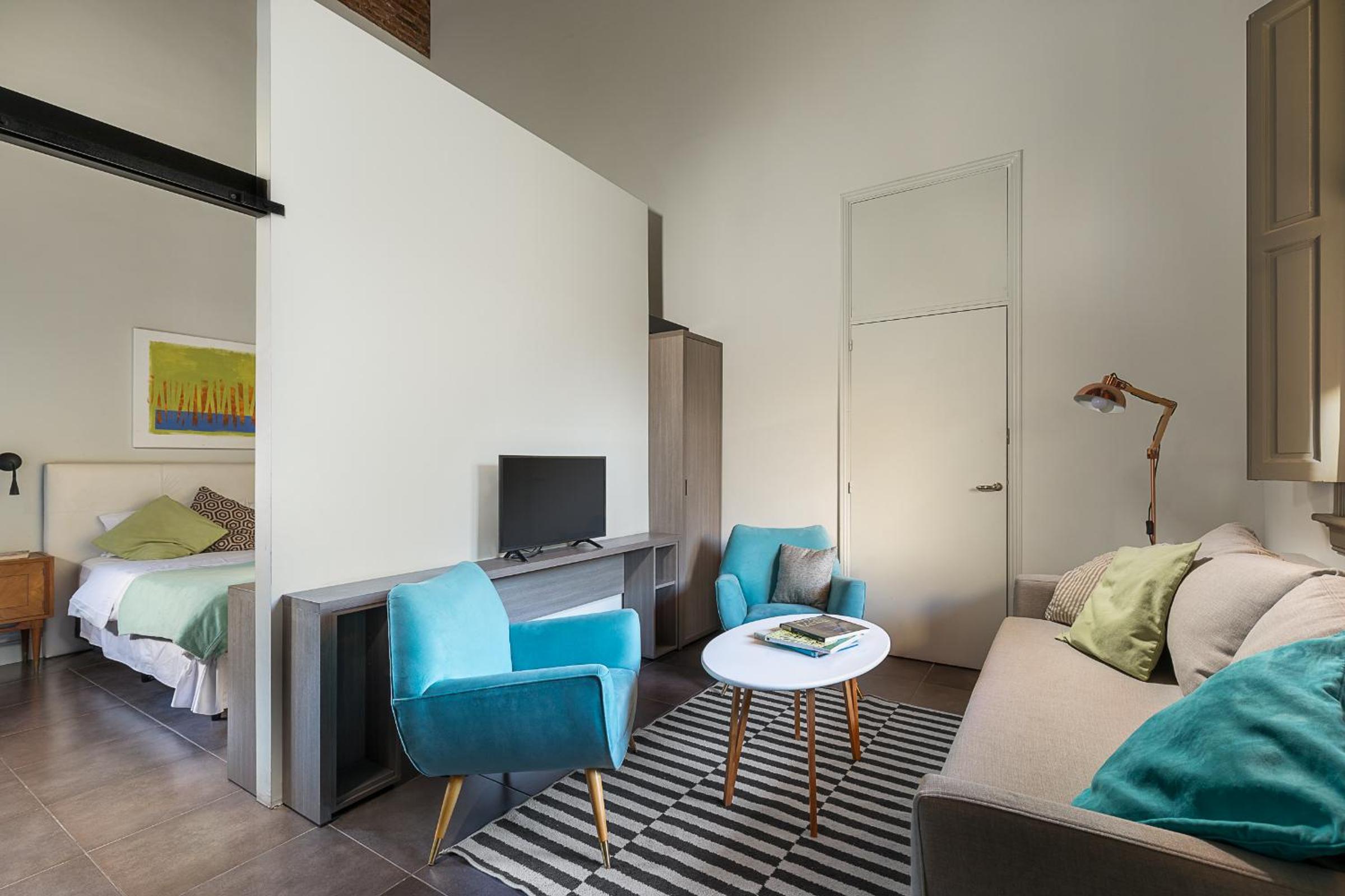 One-Bedroom Apartment photo 1