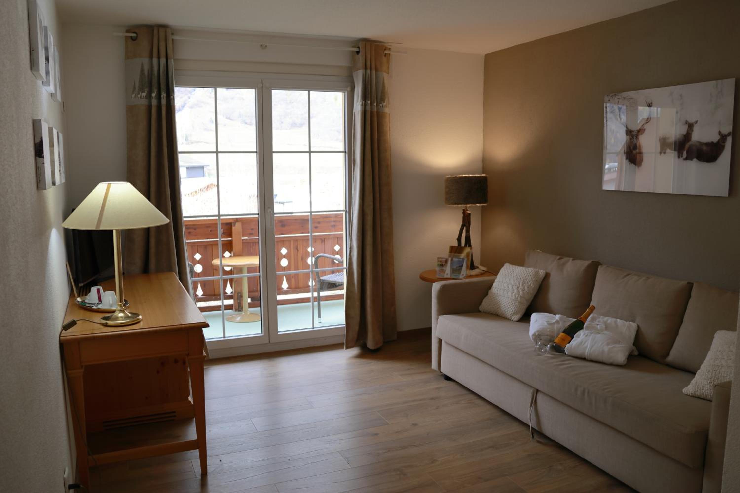 Suite with Balcony - Photo 10