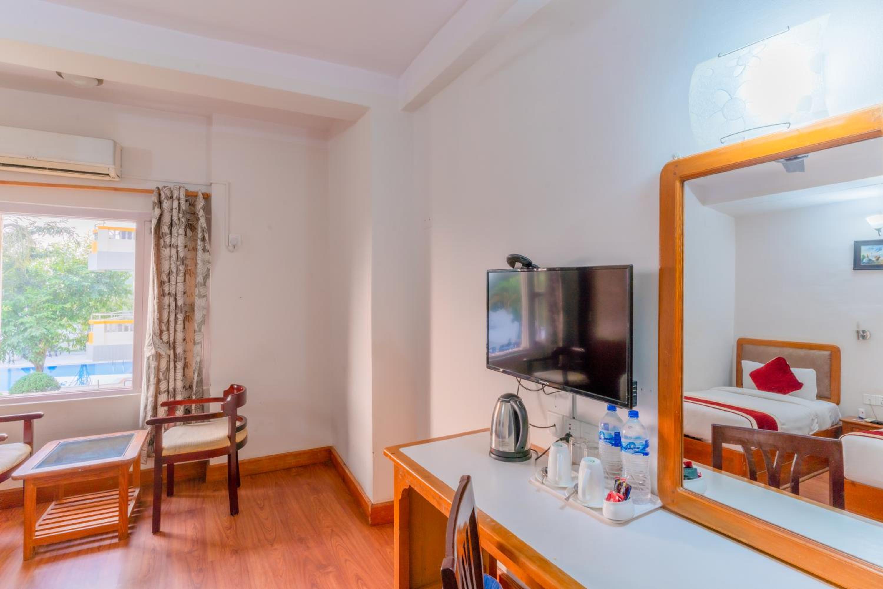 Single Room with Bathroom photo 2