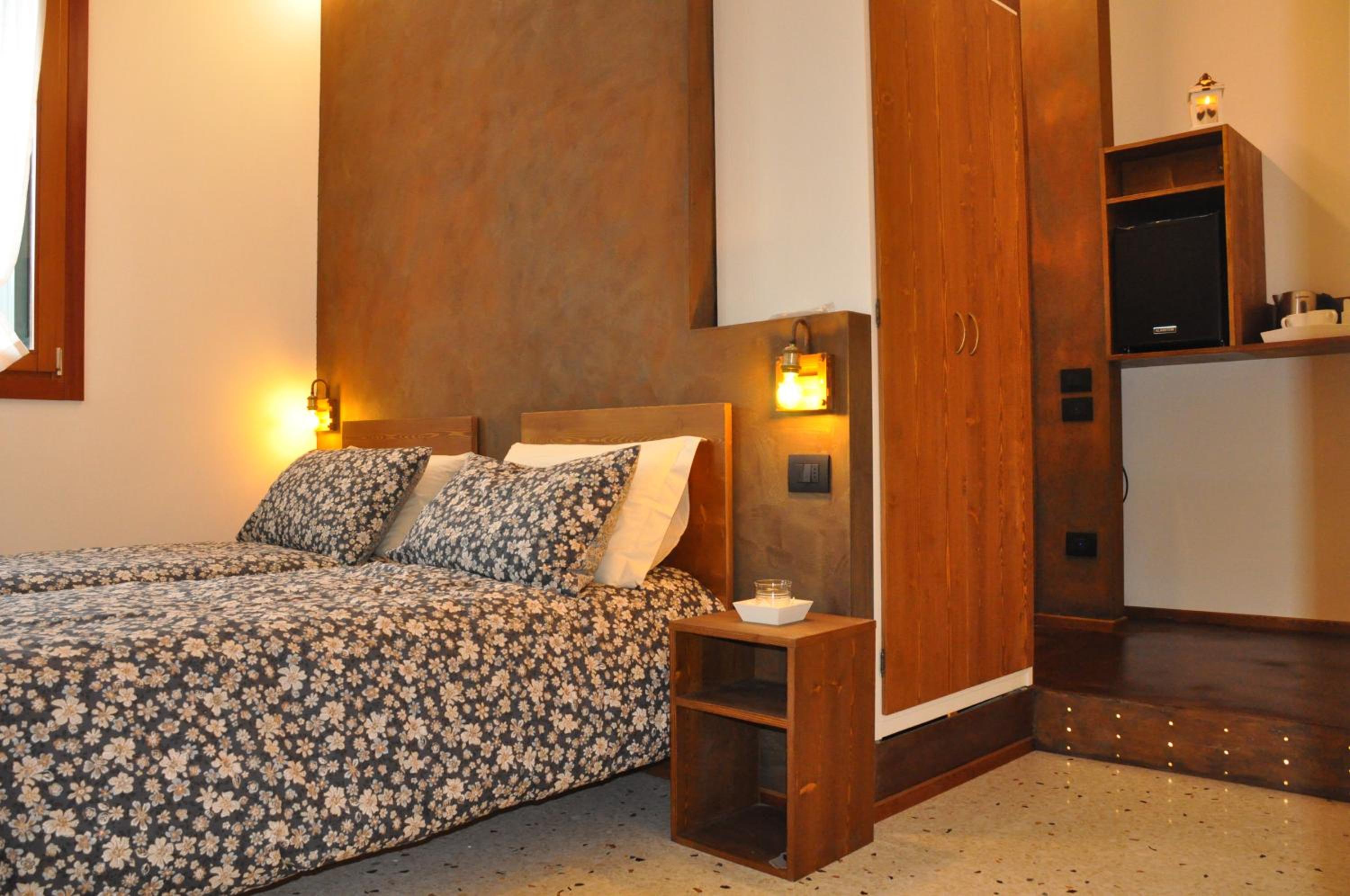 Twin Room with Private Bathroom