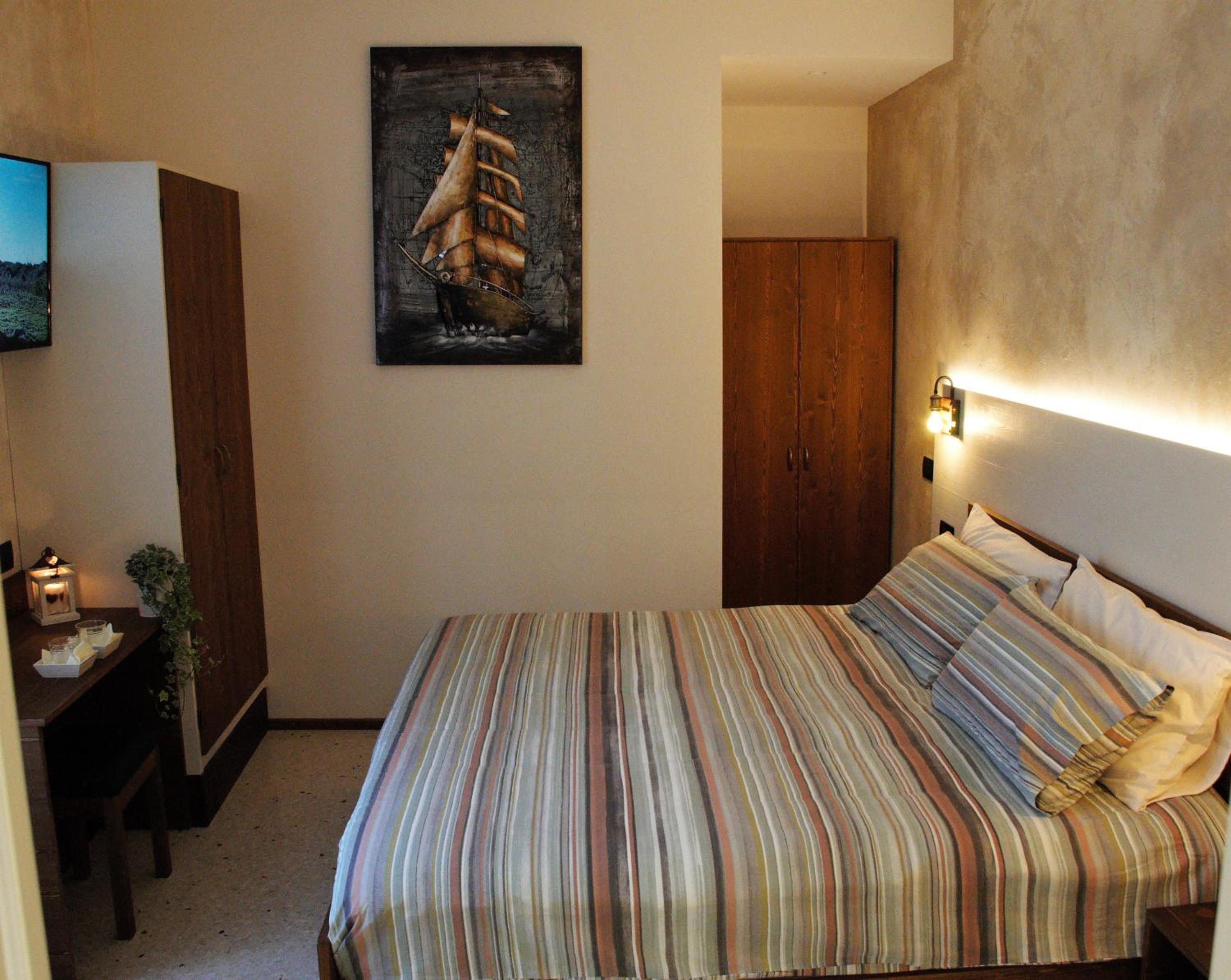Large Double Room photo 3