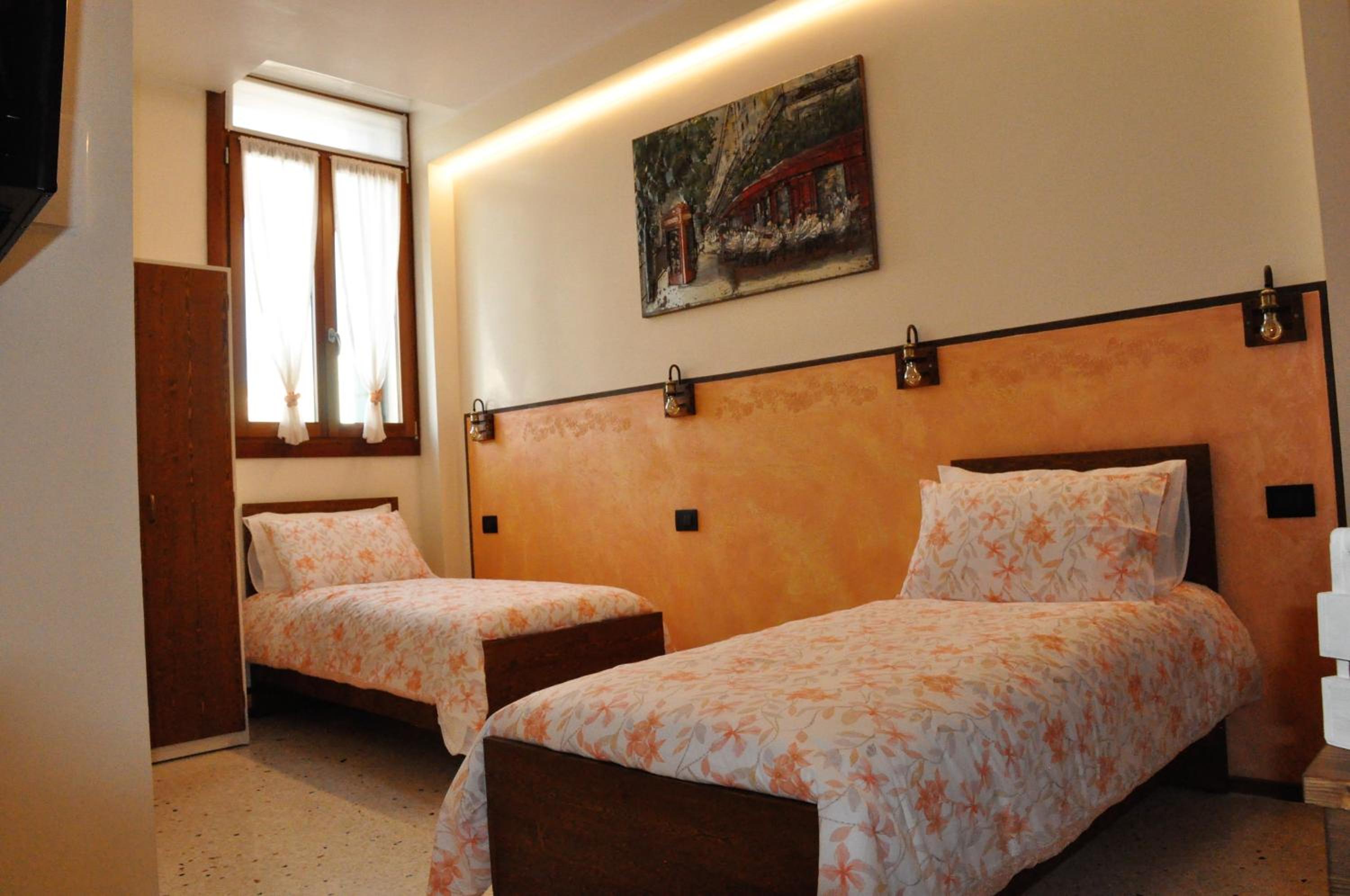 Twin Room with Private Bathroom