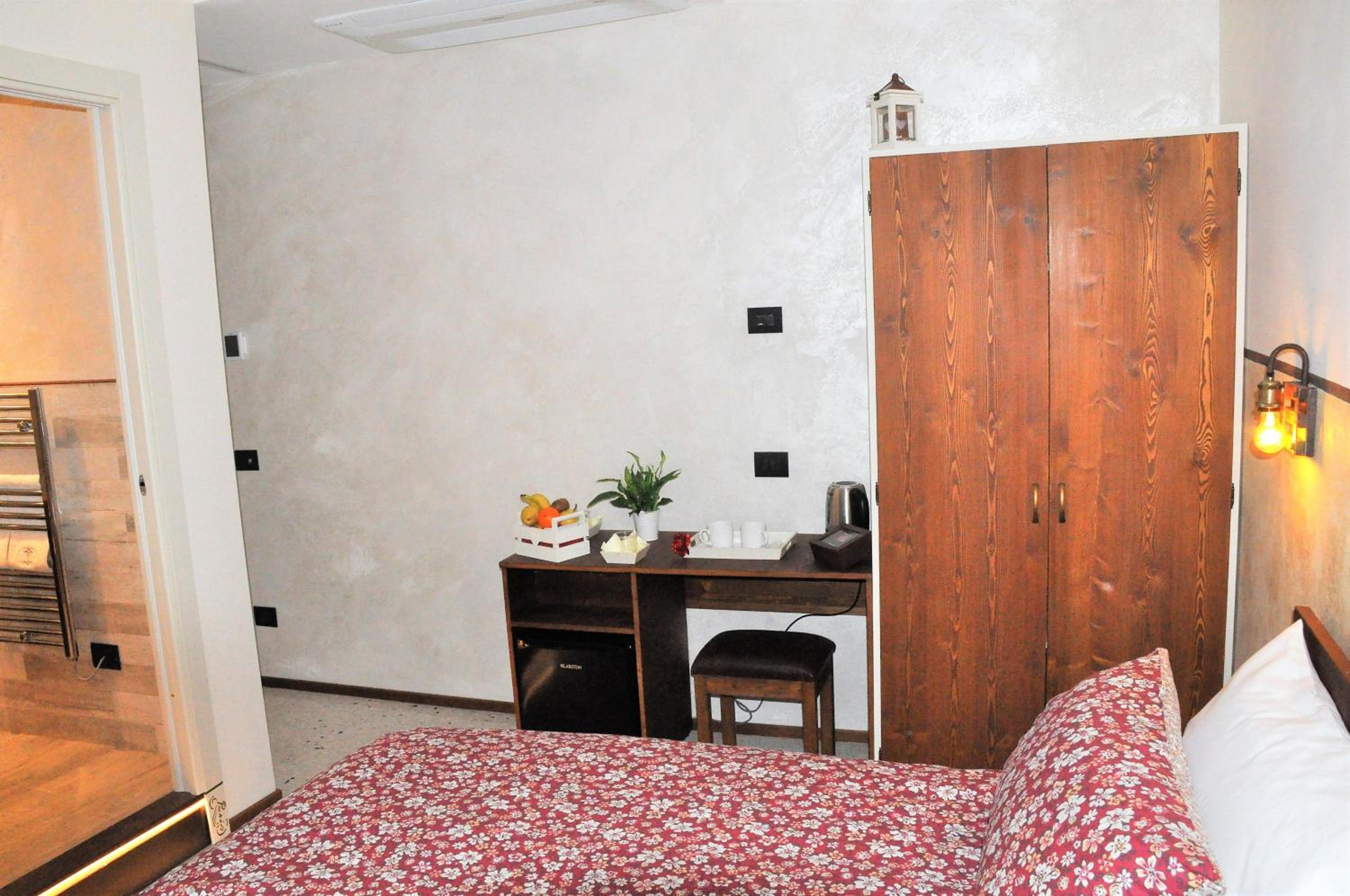 Large Double Room photo 2