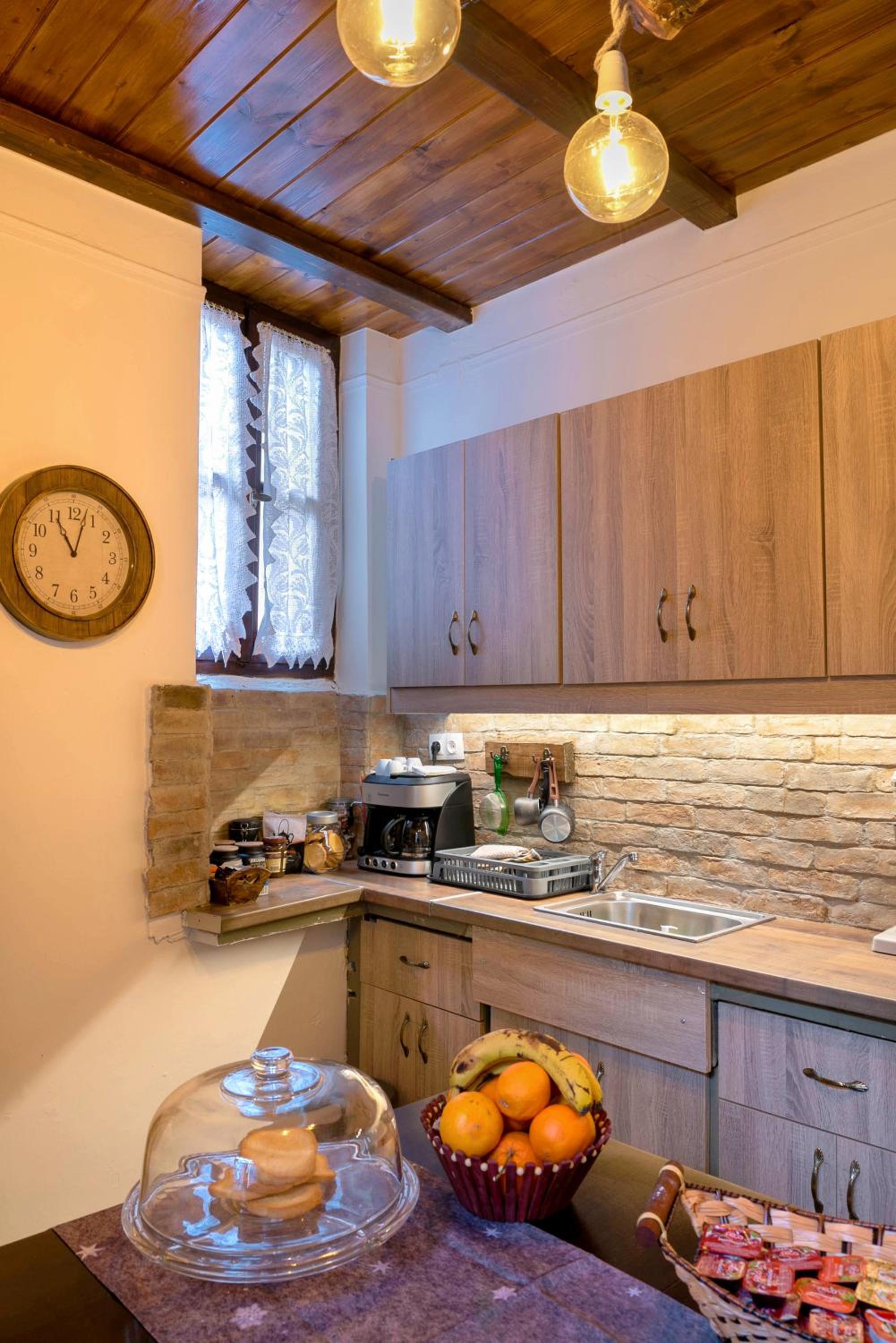 Apartment with Balcony - Photo 9