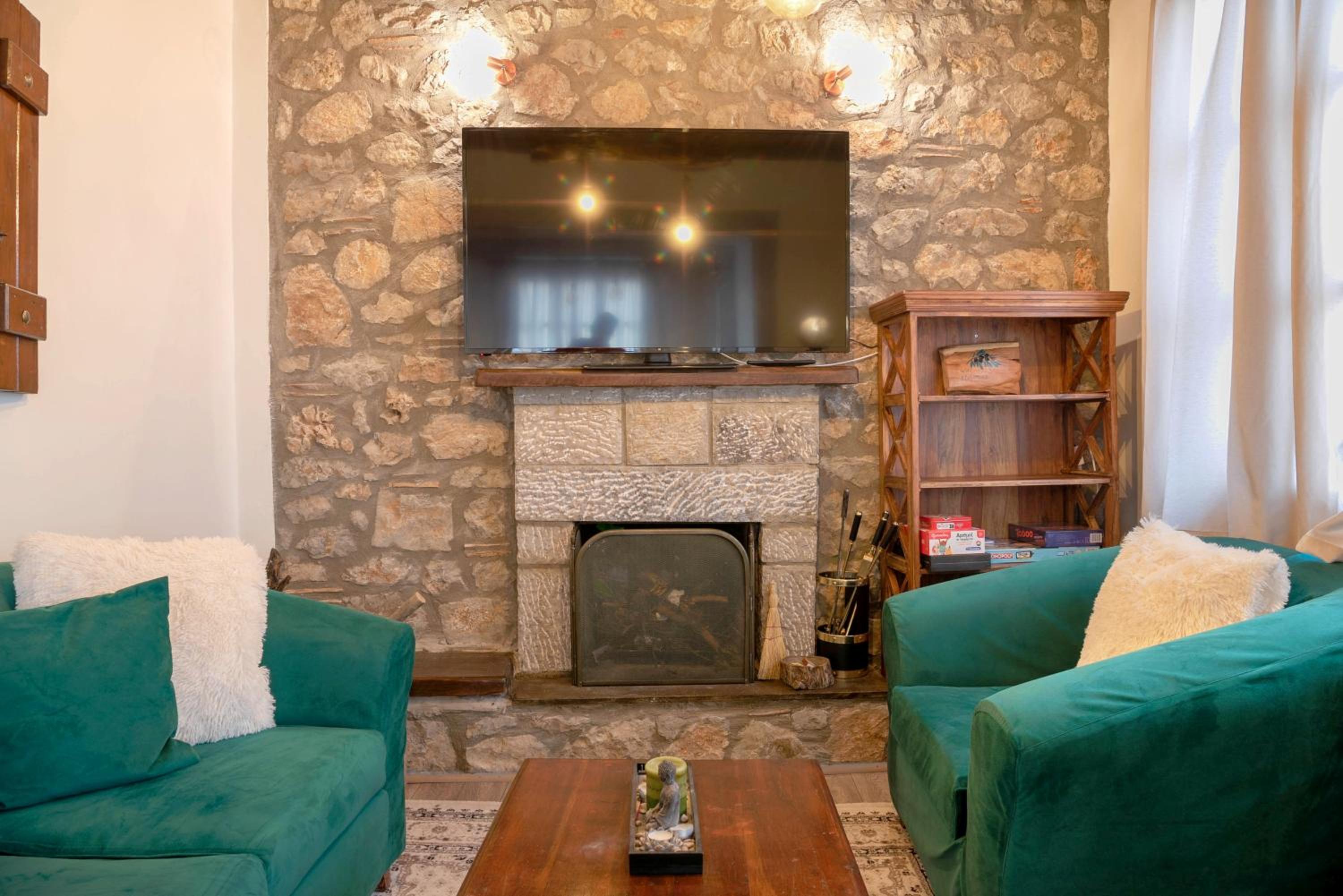 Apartment with Balcony - Photo 12