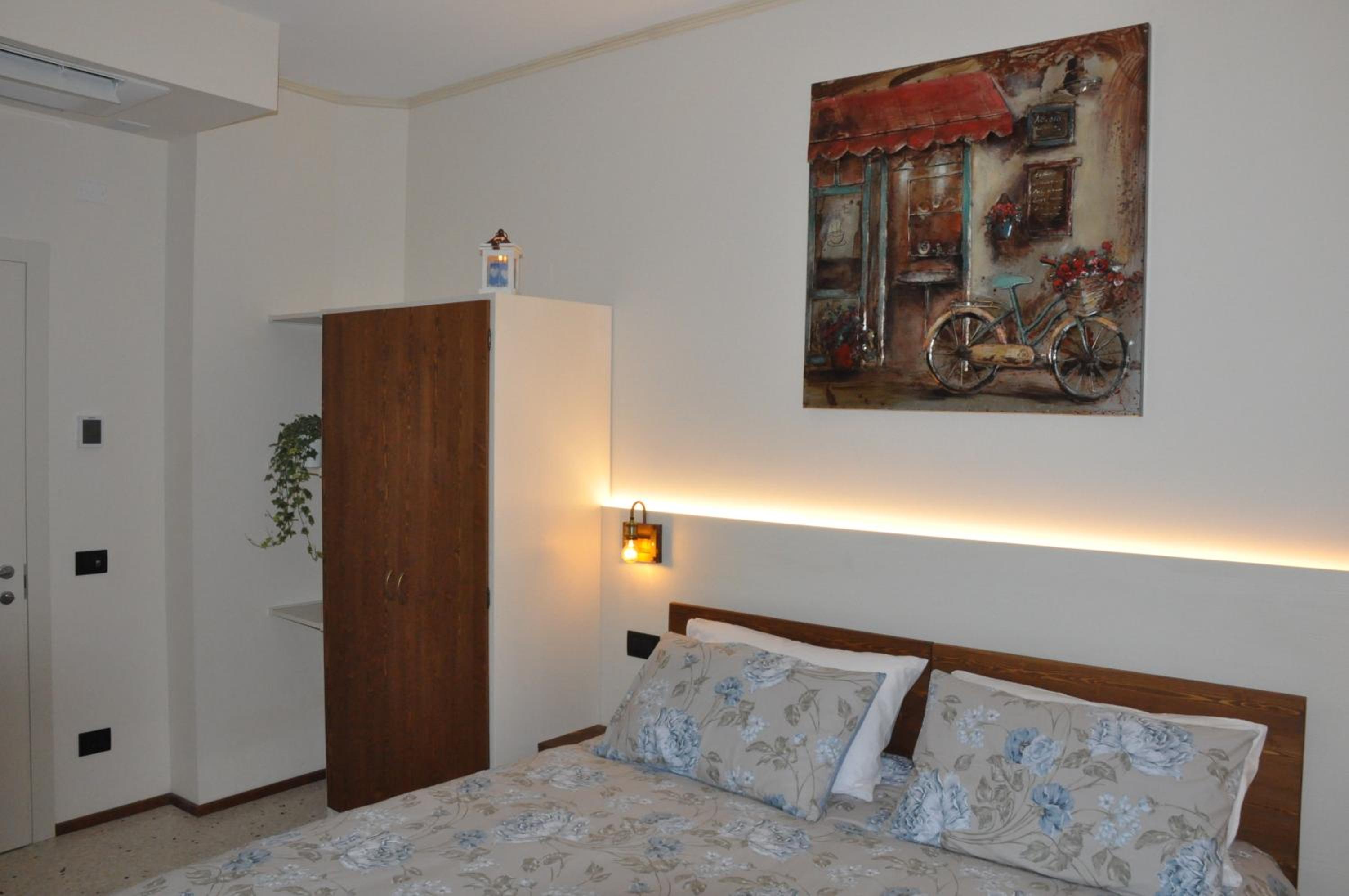 Large Double Room photo 2