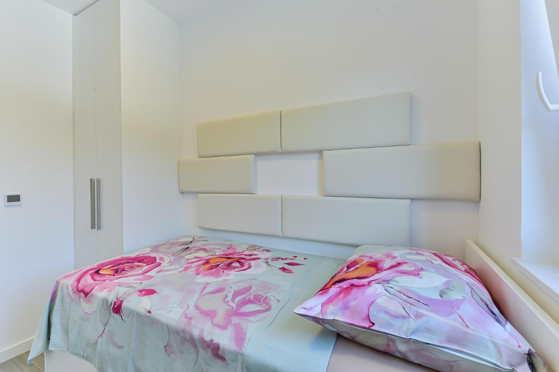 Apartment - Ground Floor photo 2