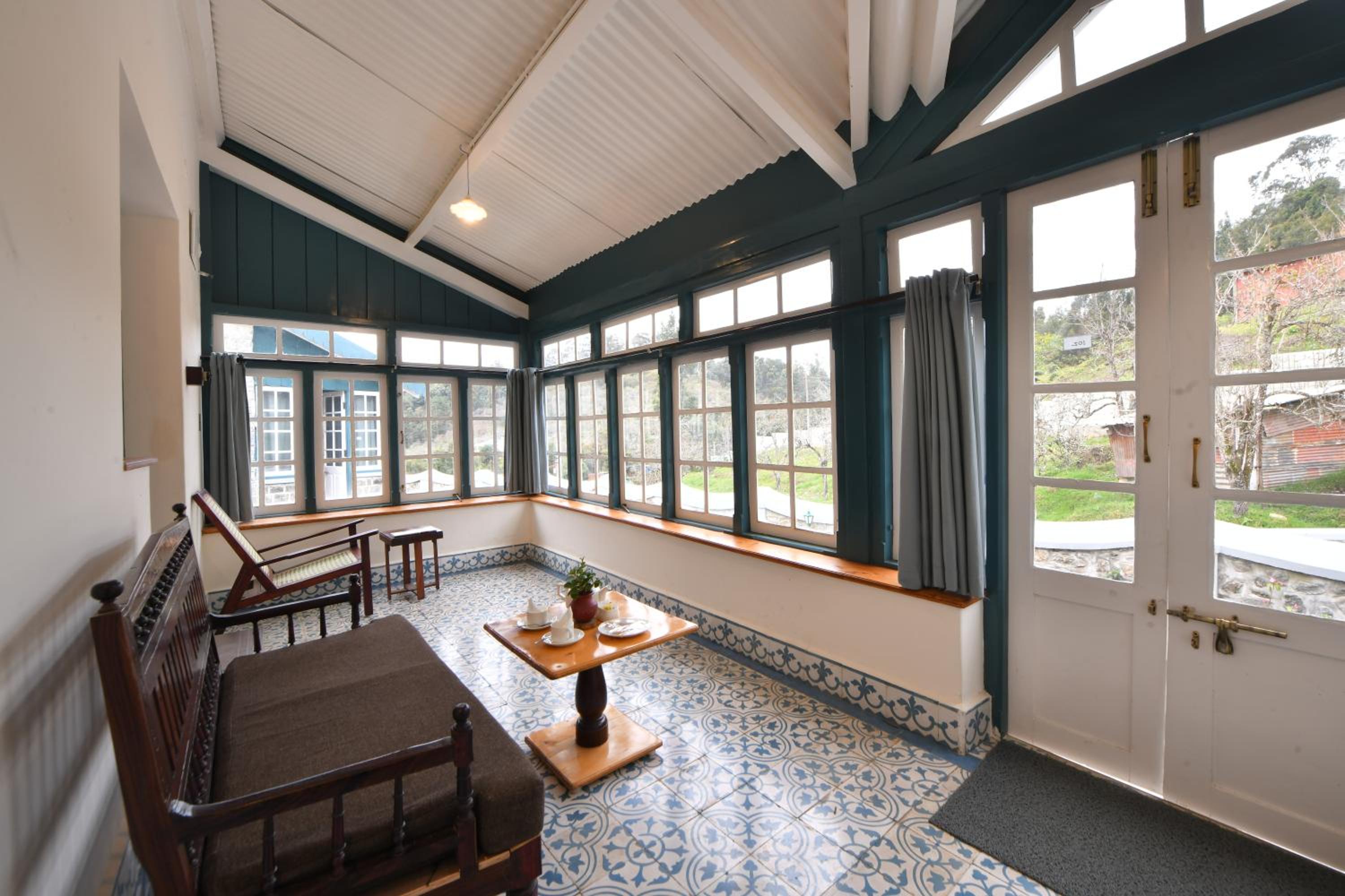 Suite with Mountain View - Photo 13