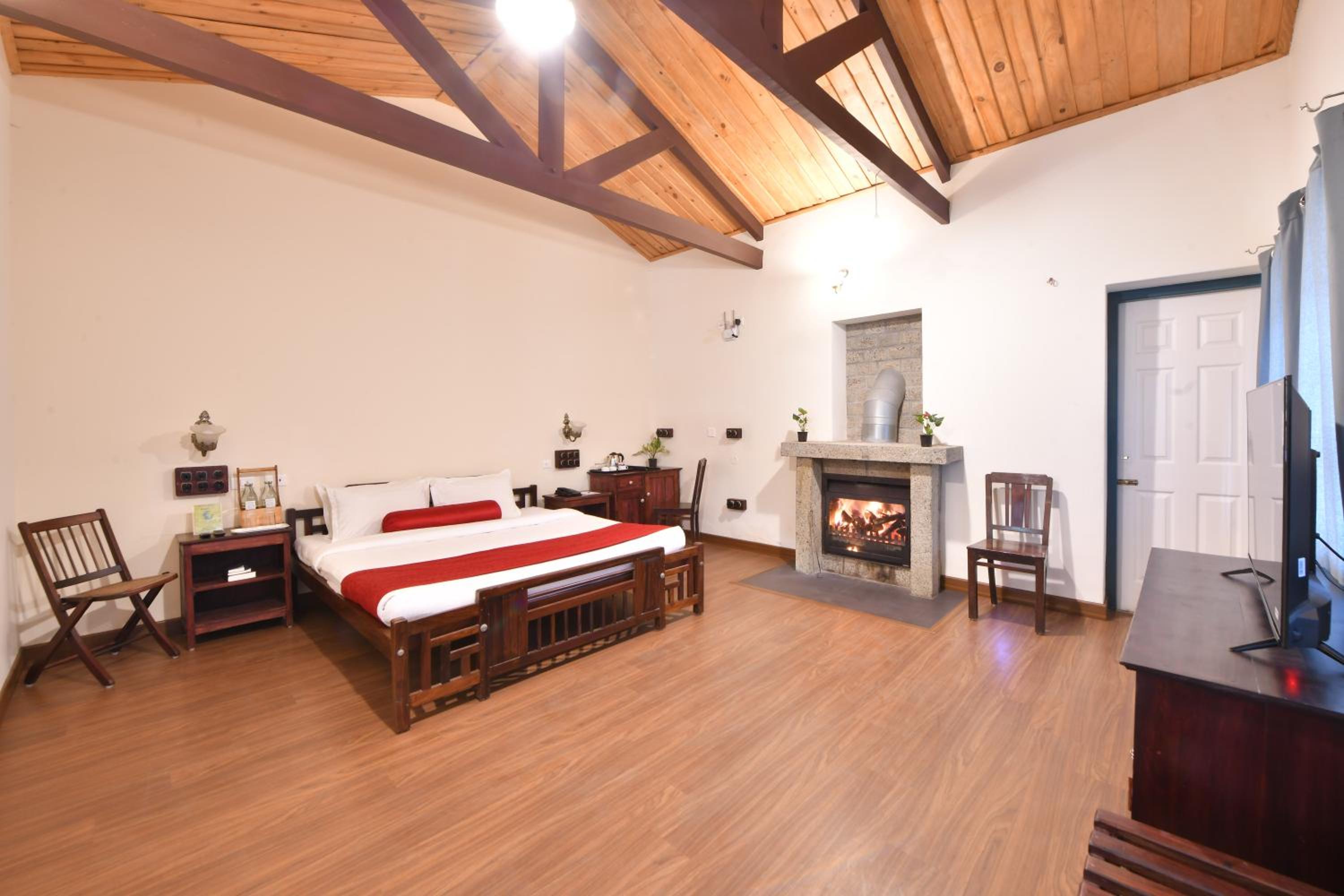 Suite with Mountain View - Photo 14