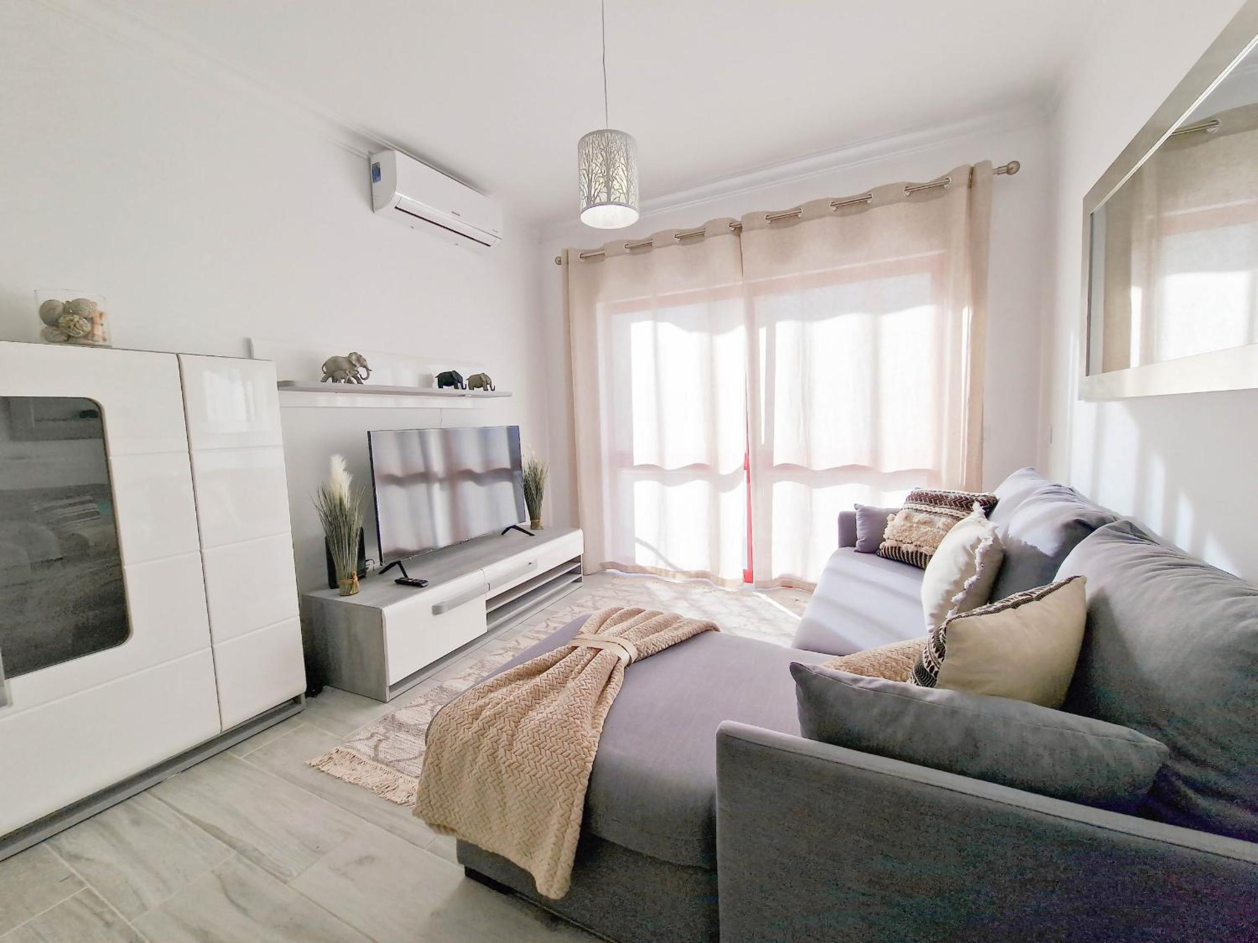 Apartment with Balcony photo 2