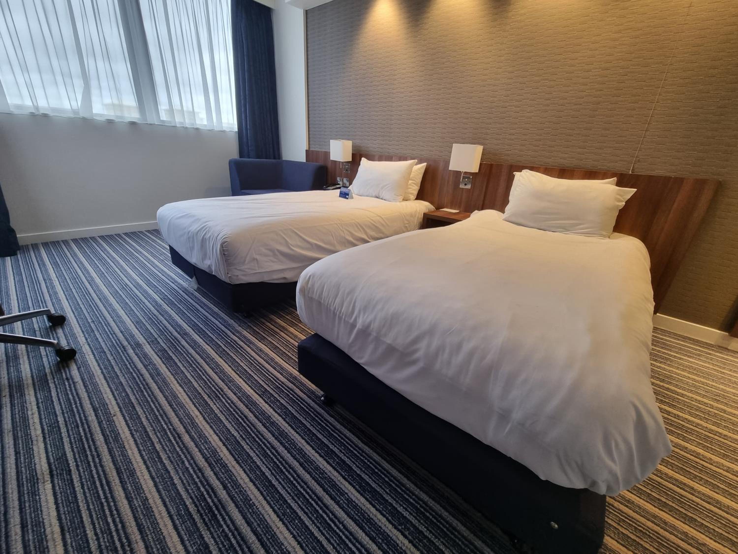 Standard Twin Room with Free Hot Breakfast