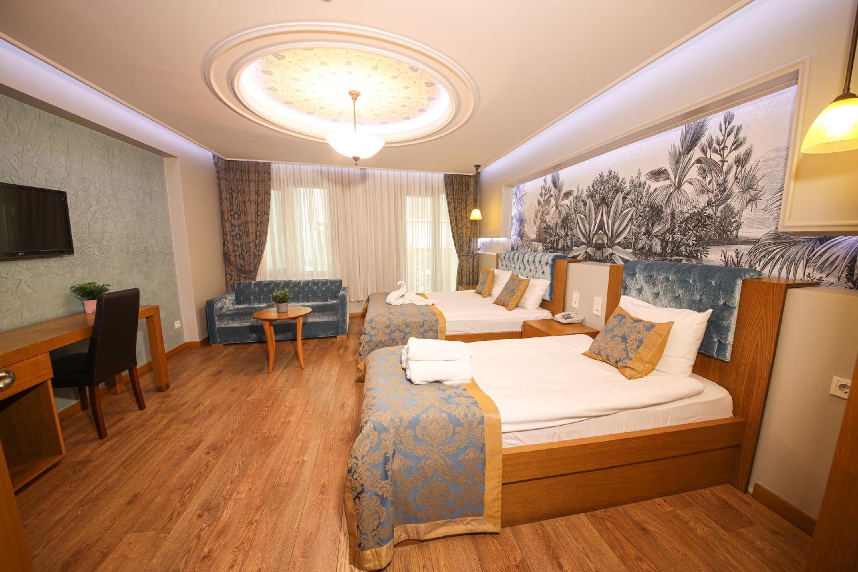 Superior Triple Room photo 2