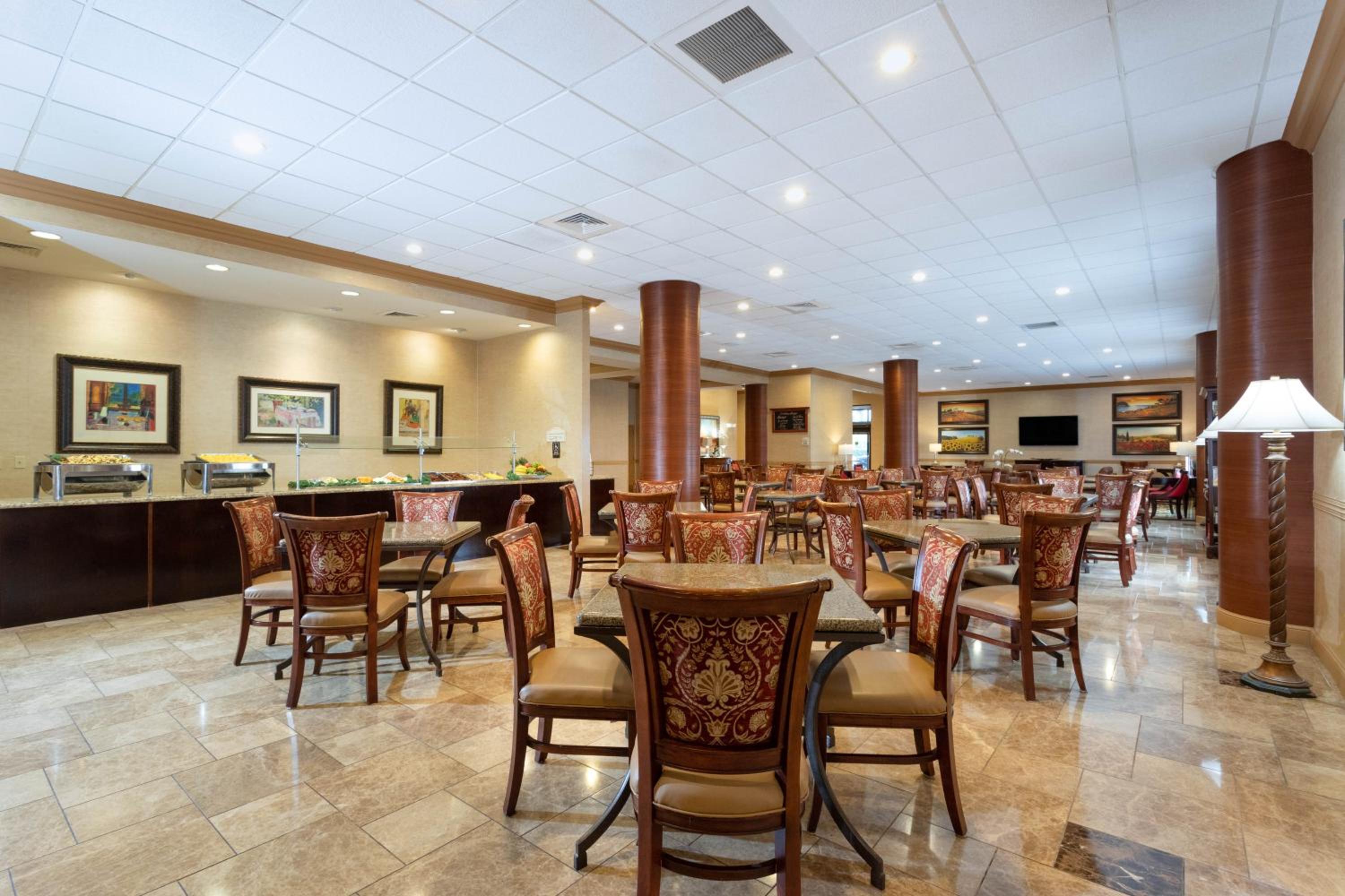 King Suite With Mobility/Hearing Impaired Access - Non-Smoking