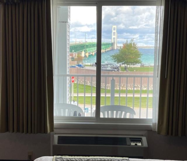 Bridge and Lake View/ Two queen beds - Photo 3