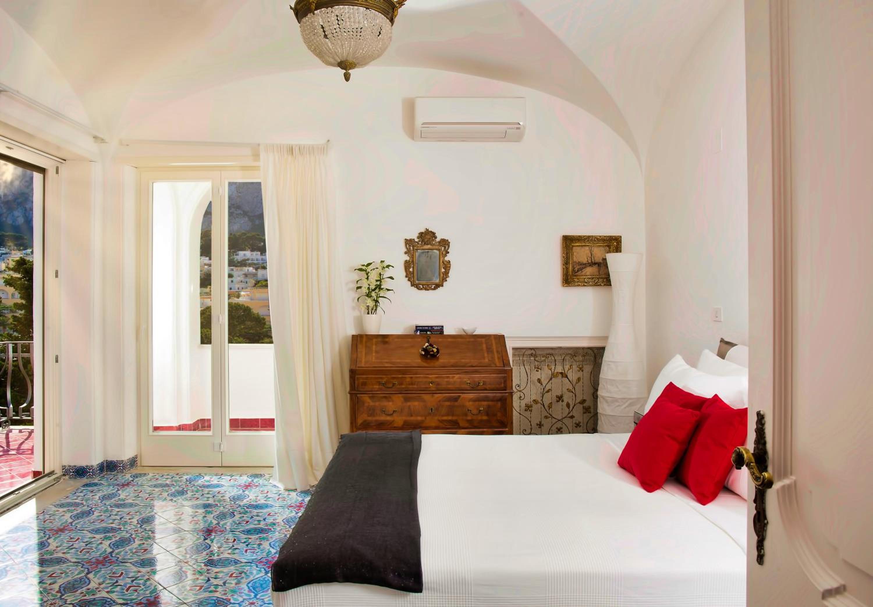 Suite with front sea view and balcony photo 2
