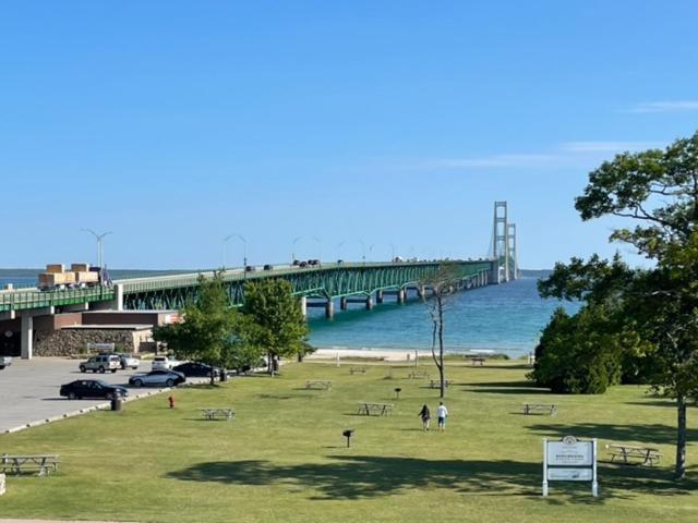 Bridge and Lake View/ Two queen beds - Photo 5