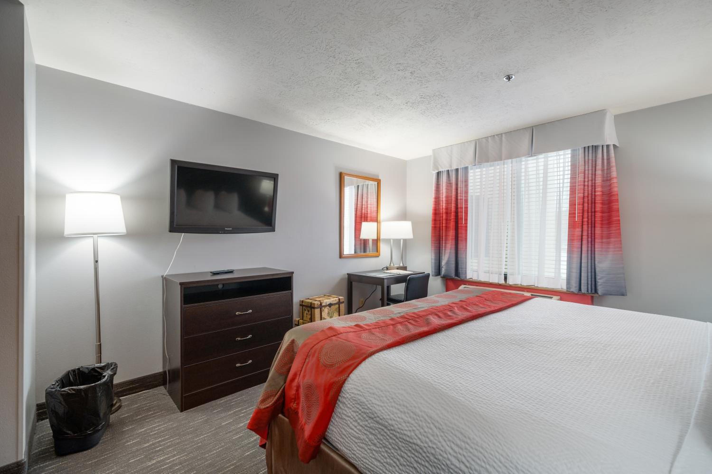 One-Bedroom King Suite with Jetted Tub - Non-Smoking - Photo 10