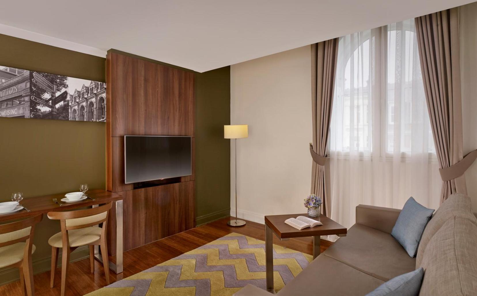One-Bedroom Apartment photo 1