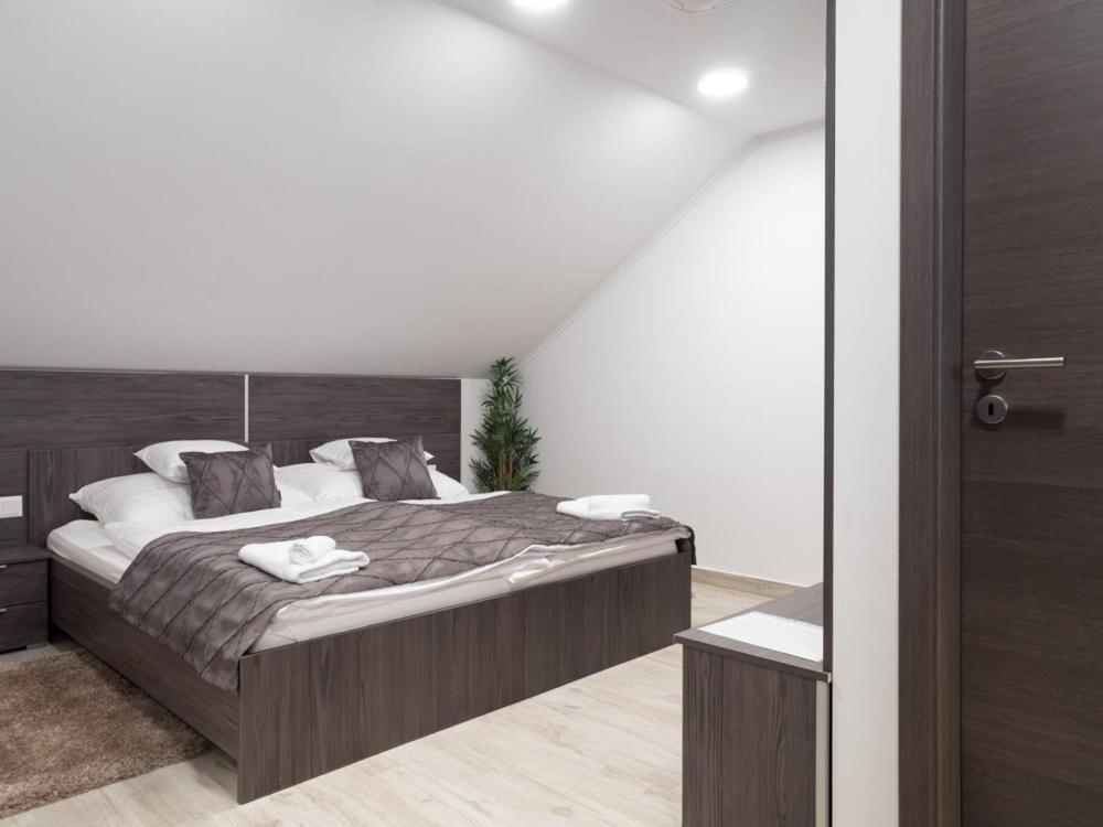Double or Twin Room with Bathroom photo 1