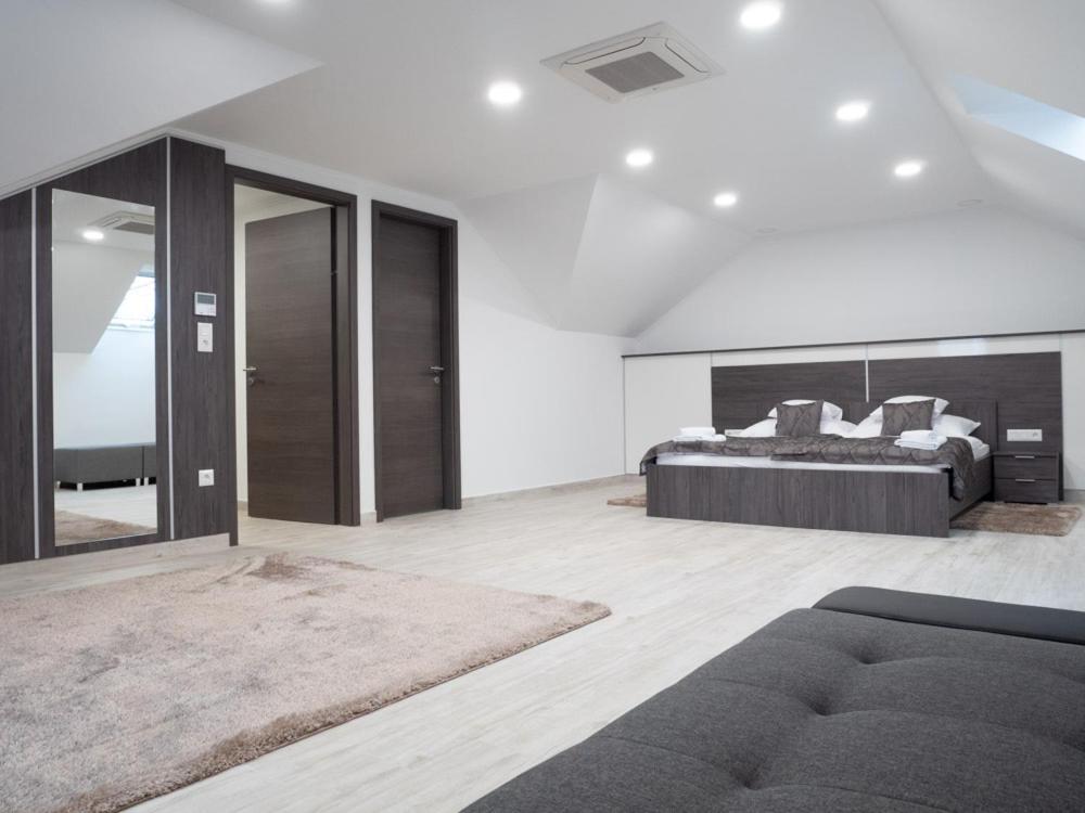 Double or Twin Room with Private Bathroom photo 1