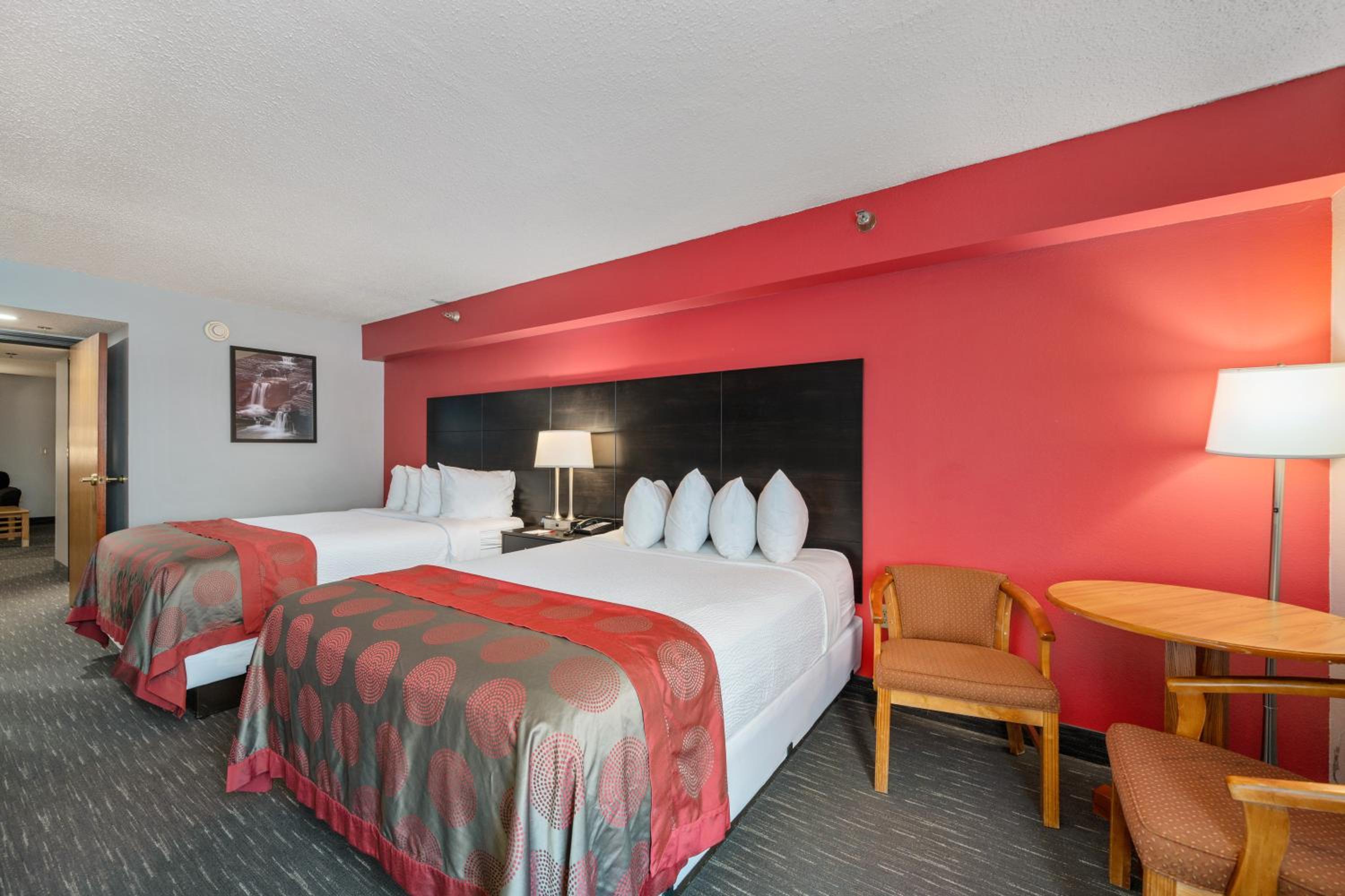 One Bedroom Suite with Two Queen Beds and Pool View - Second Floor - Non-Smoking - Photo 8
