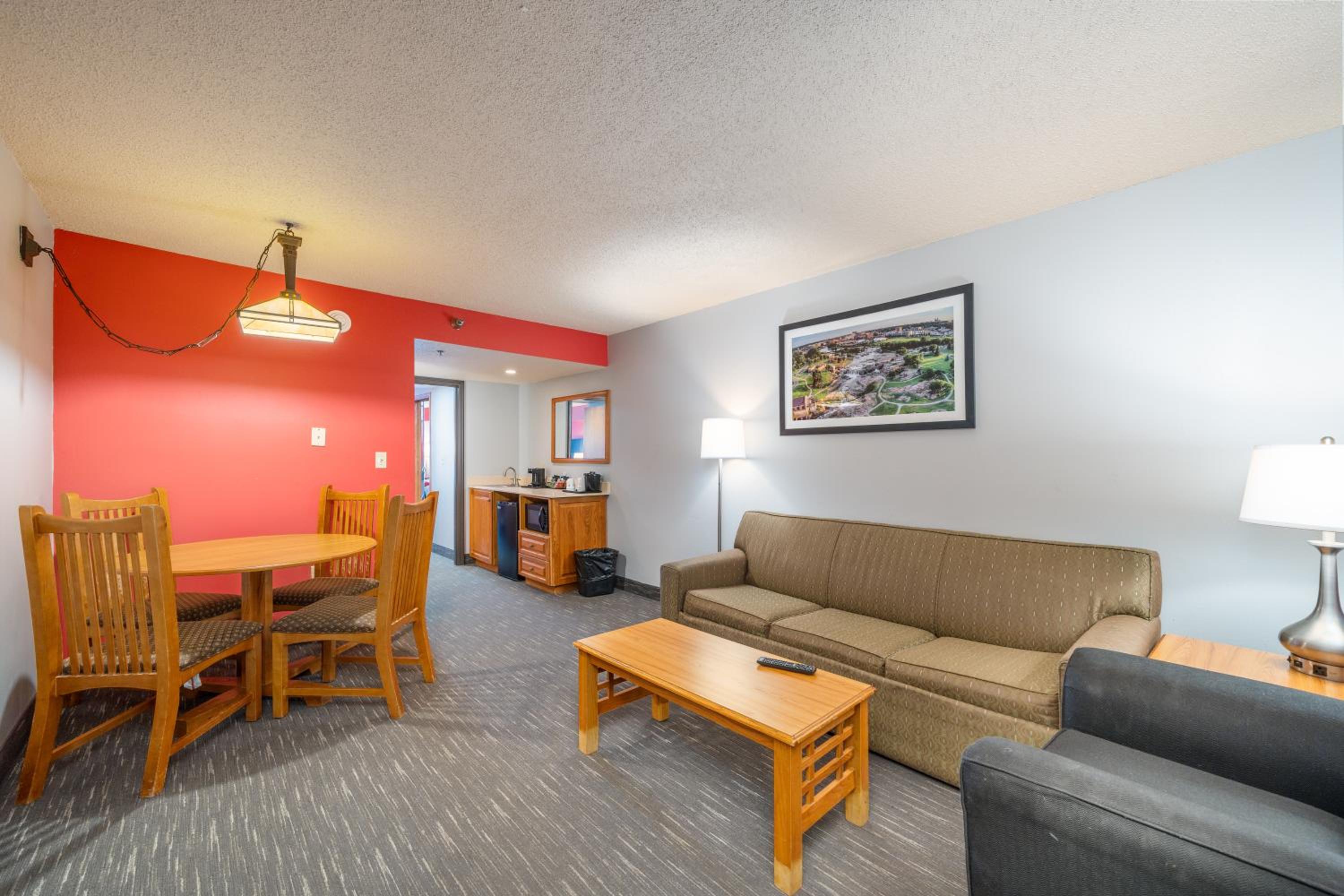 One Bedroom Suite with Two Queen Beds and Pool View - Second Floor - Non-Smoking - Photo 4