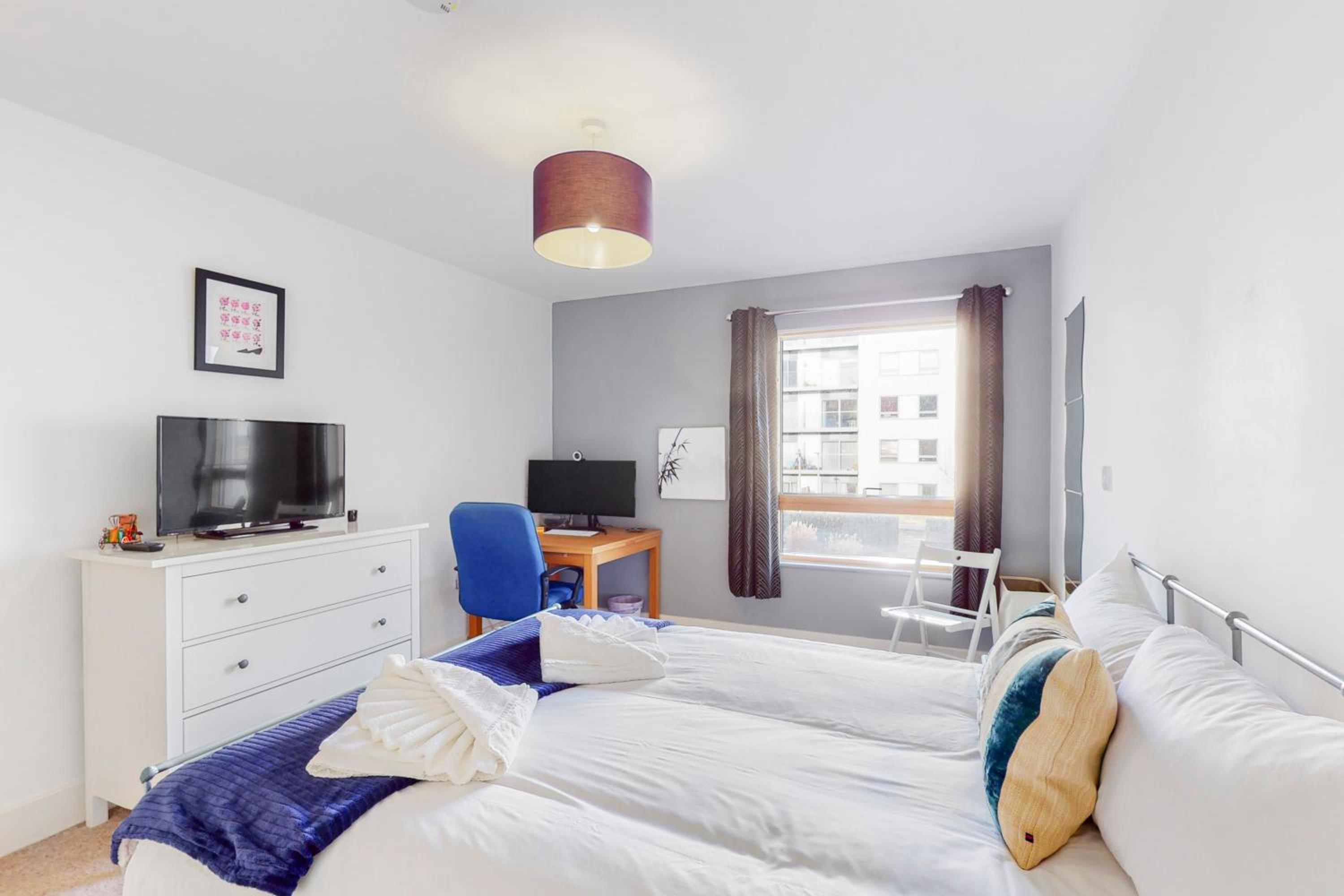 One-Bedroom Apartment photo 2