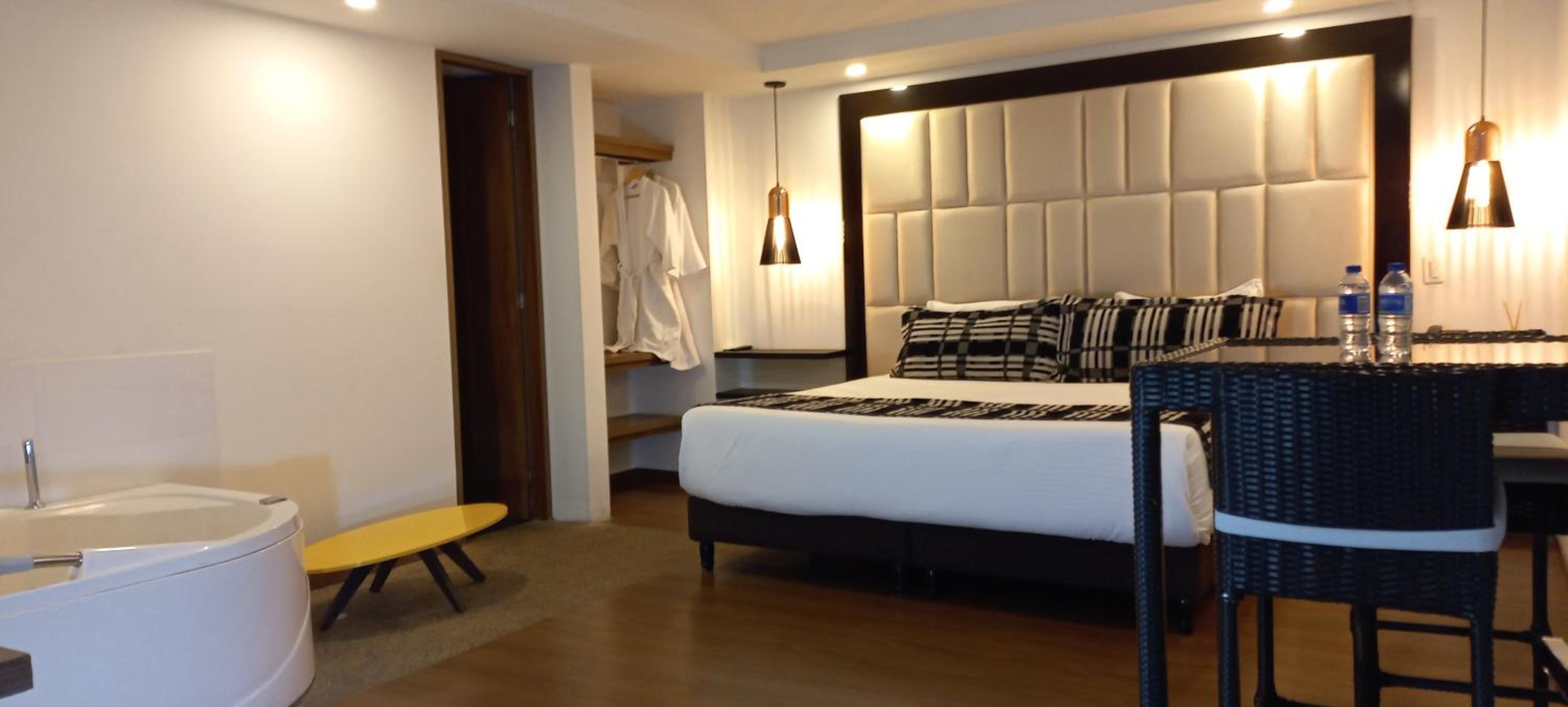 Deluxe Suite with Spa Bath