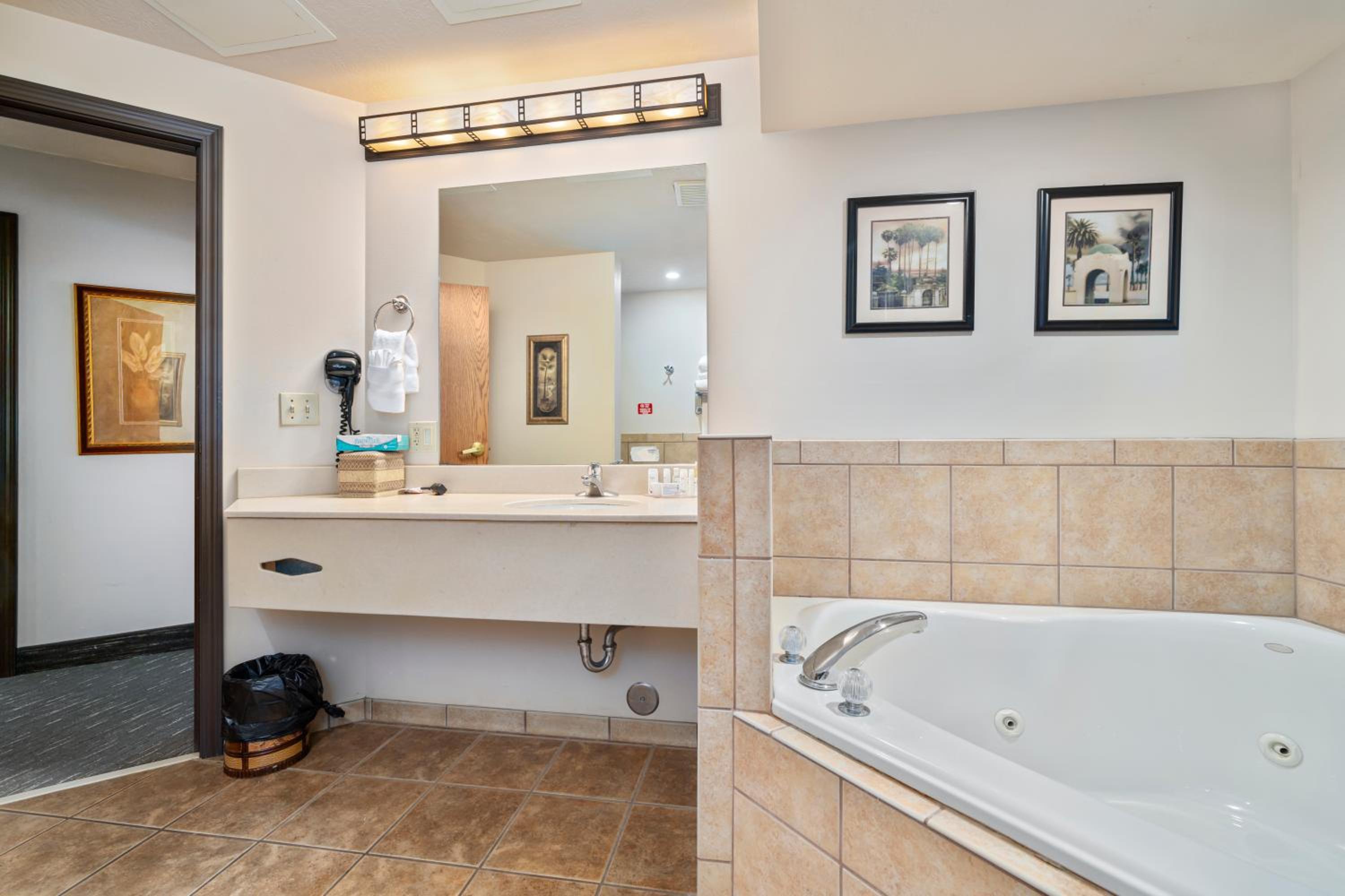 Two-Bedroom Suite - Non-Smoking - Photo 10
