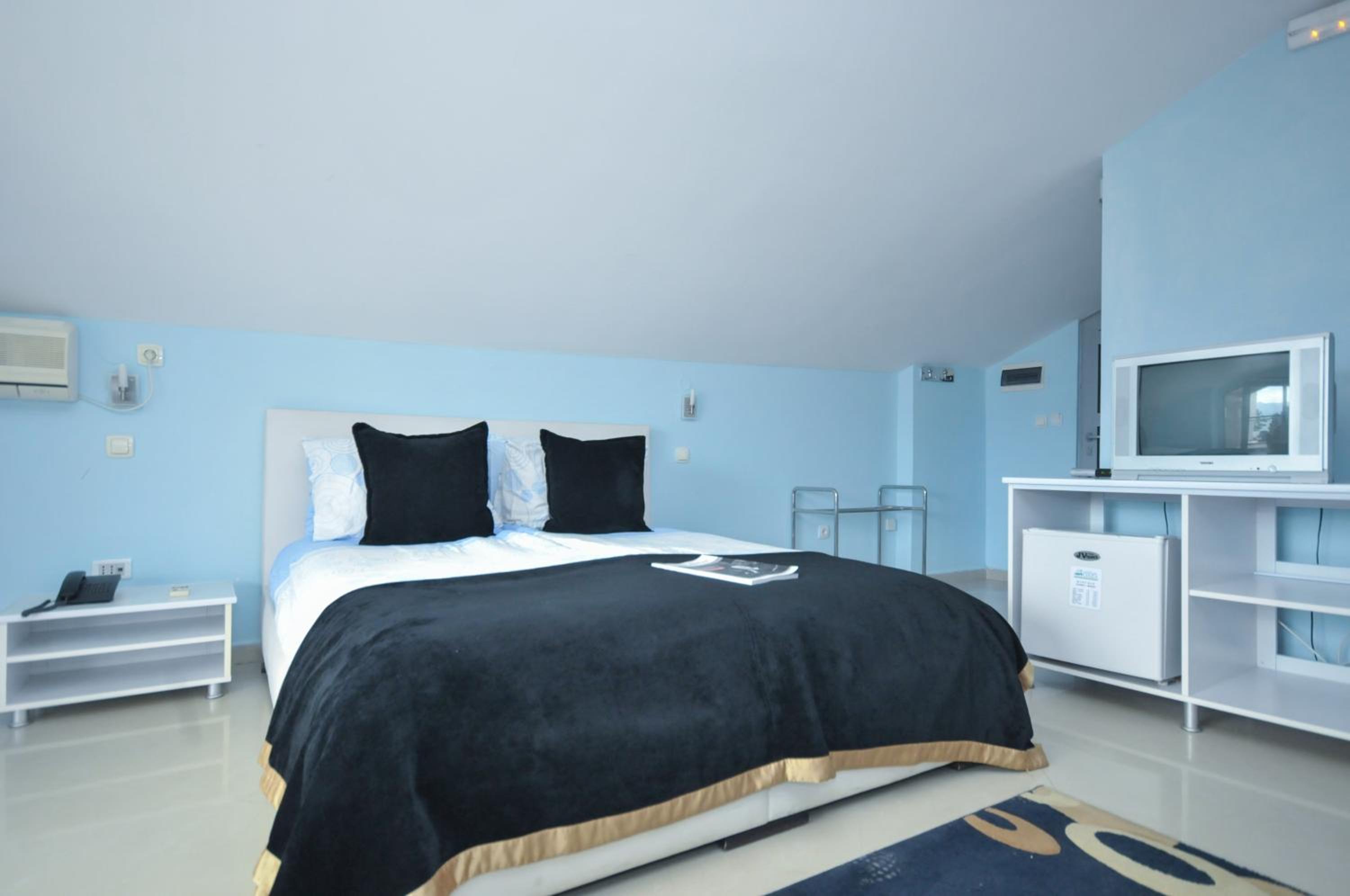 Standard Triple Room with Sea View
