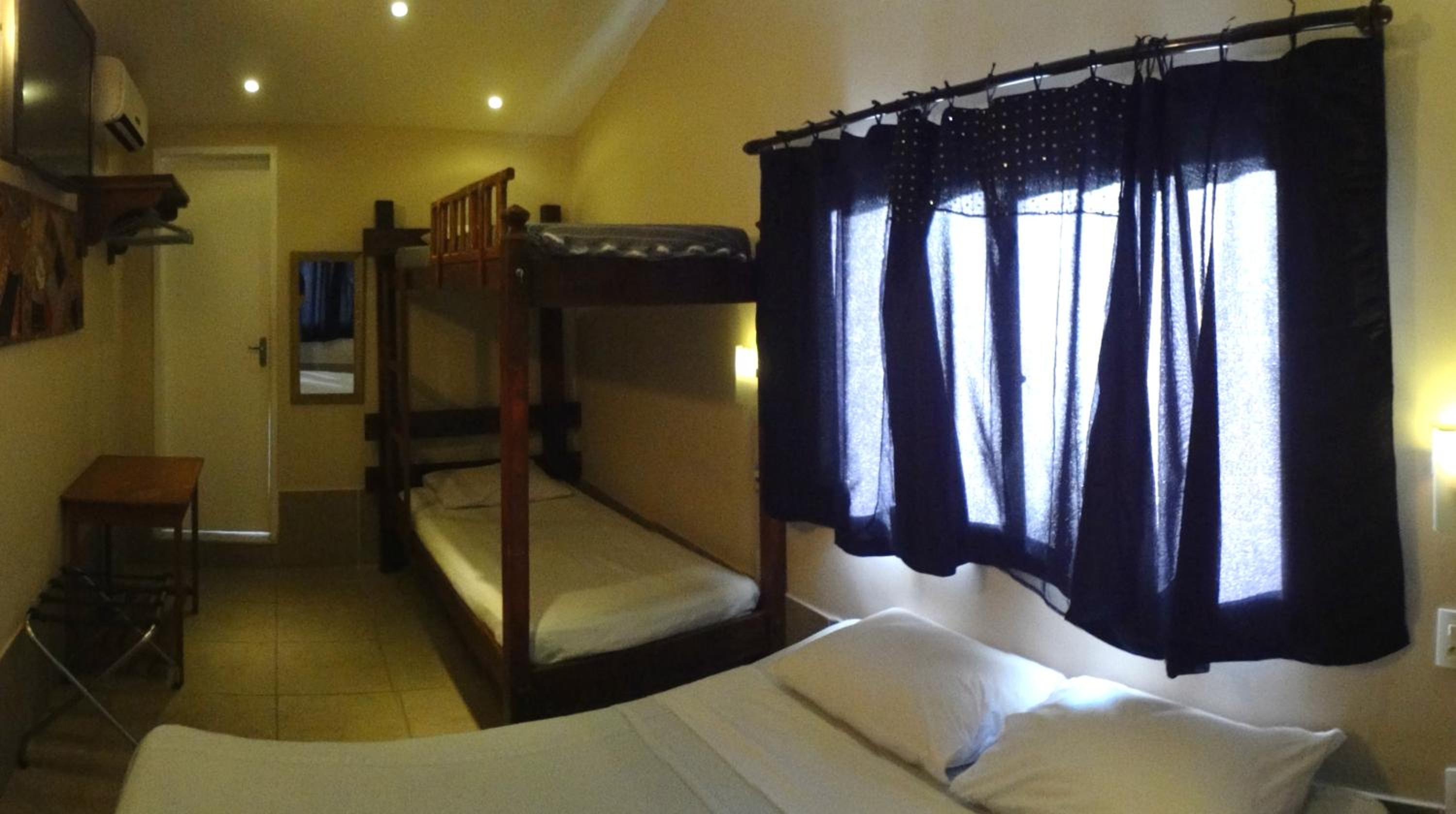 Quadruple Room with Private Bathroom photo 2