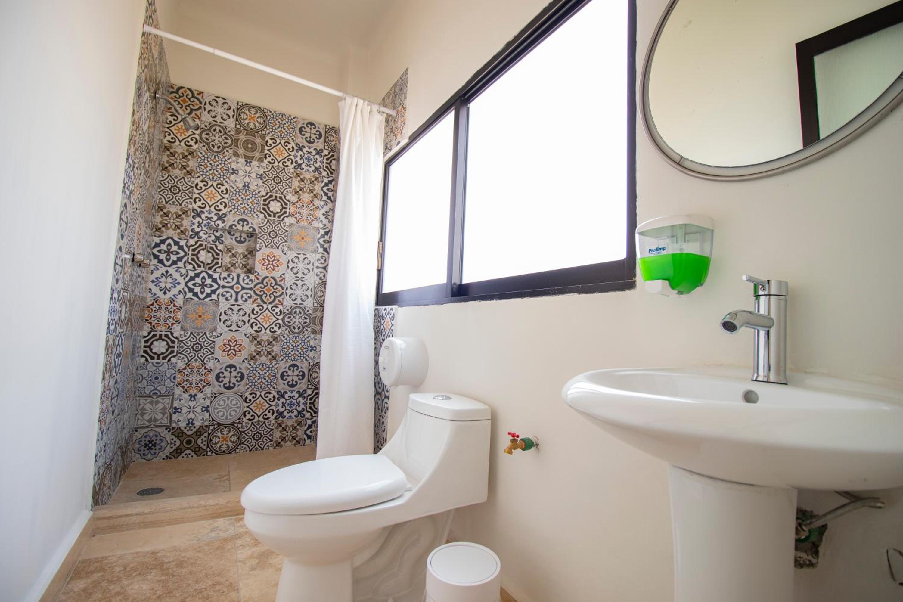 Double Room with Private Bathroom - Photo 3