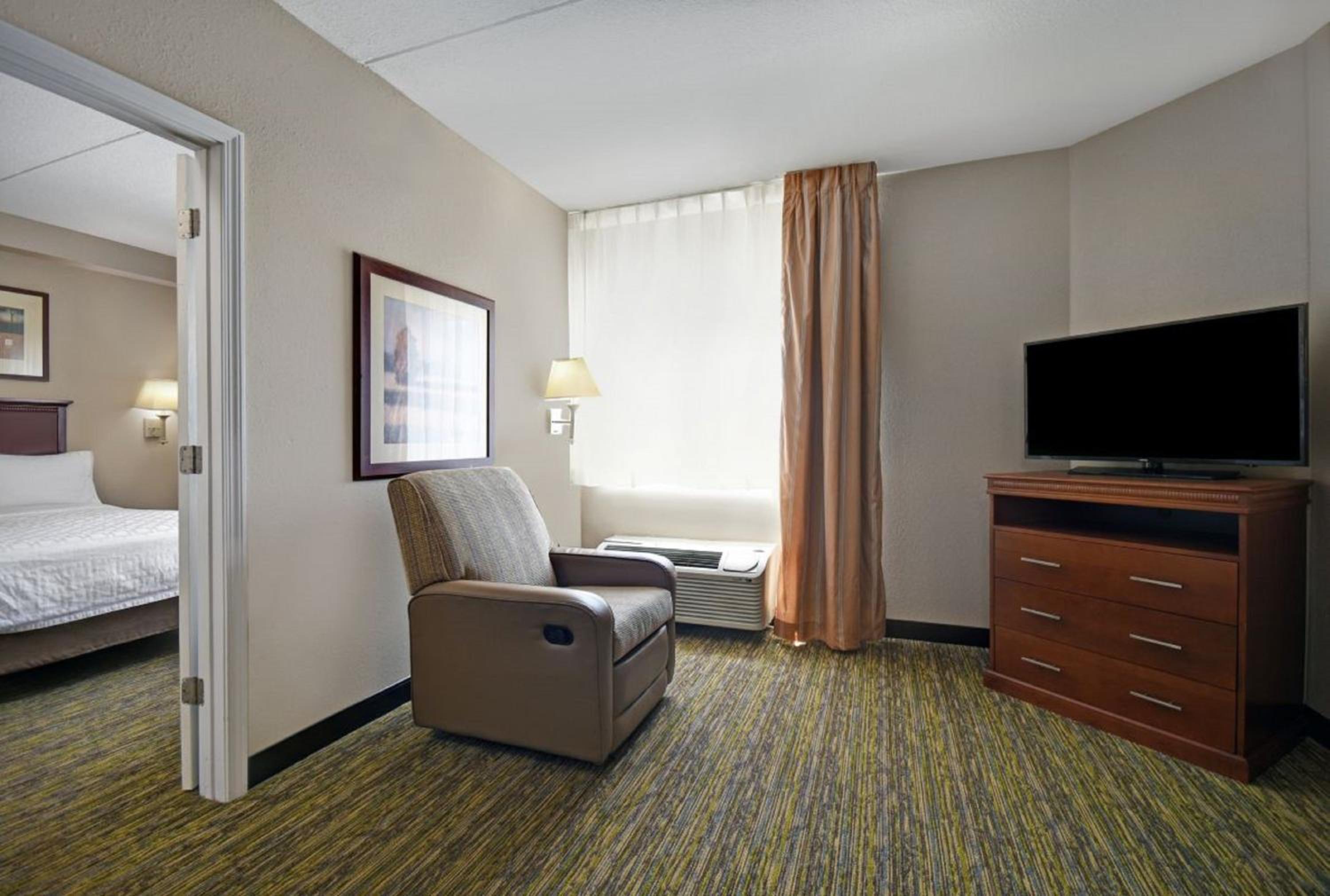 One-Bedroom King Suite - Photo 3