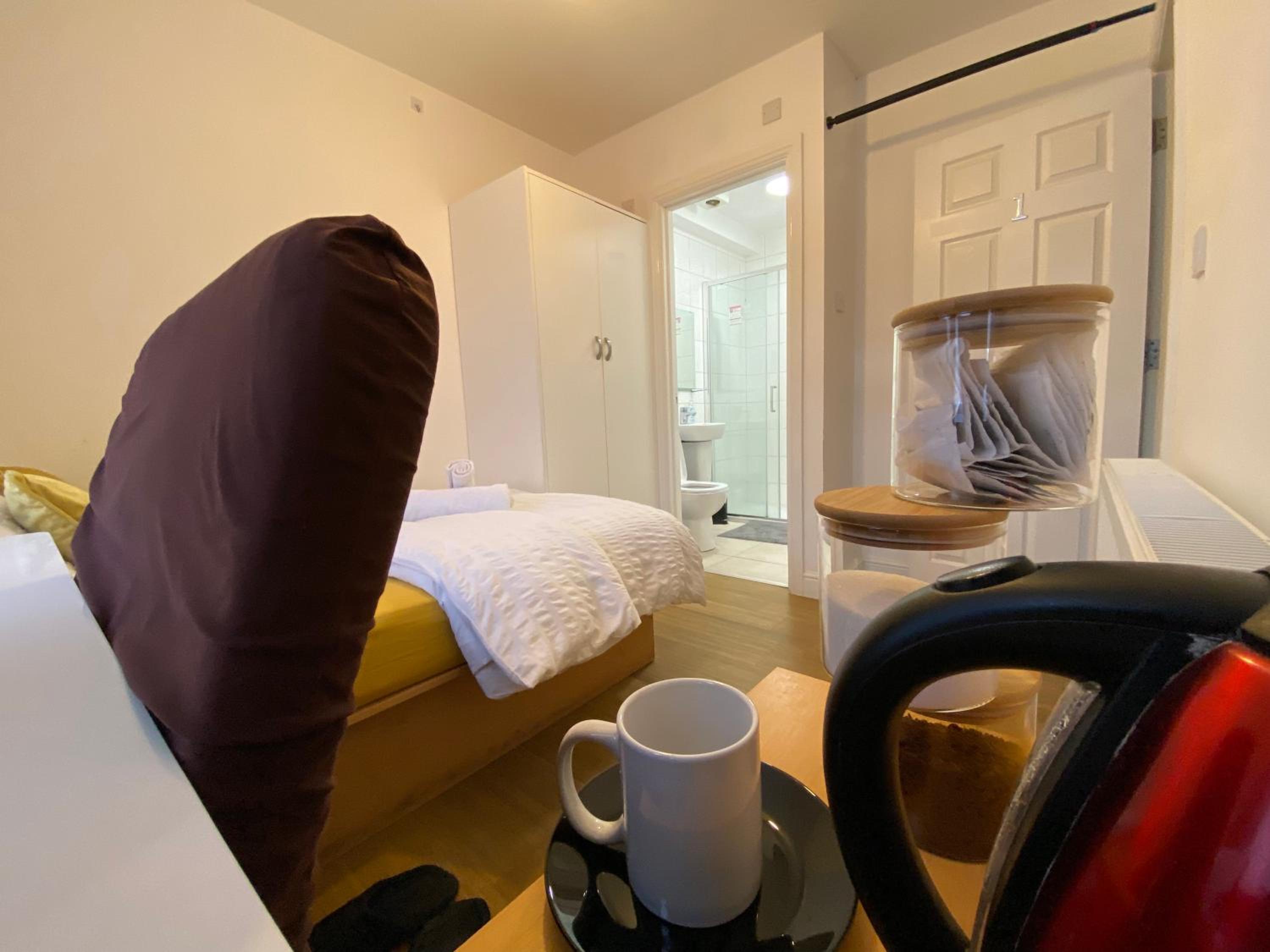 Double Room with Private Bathroom photo 1