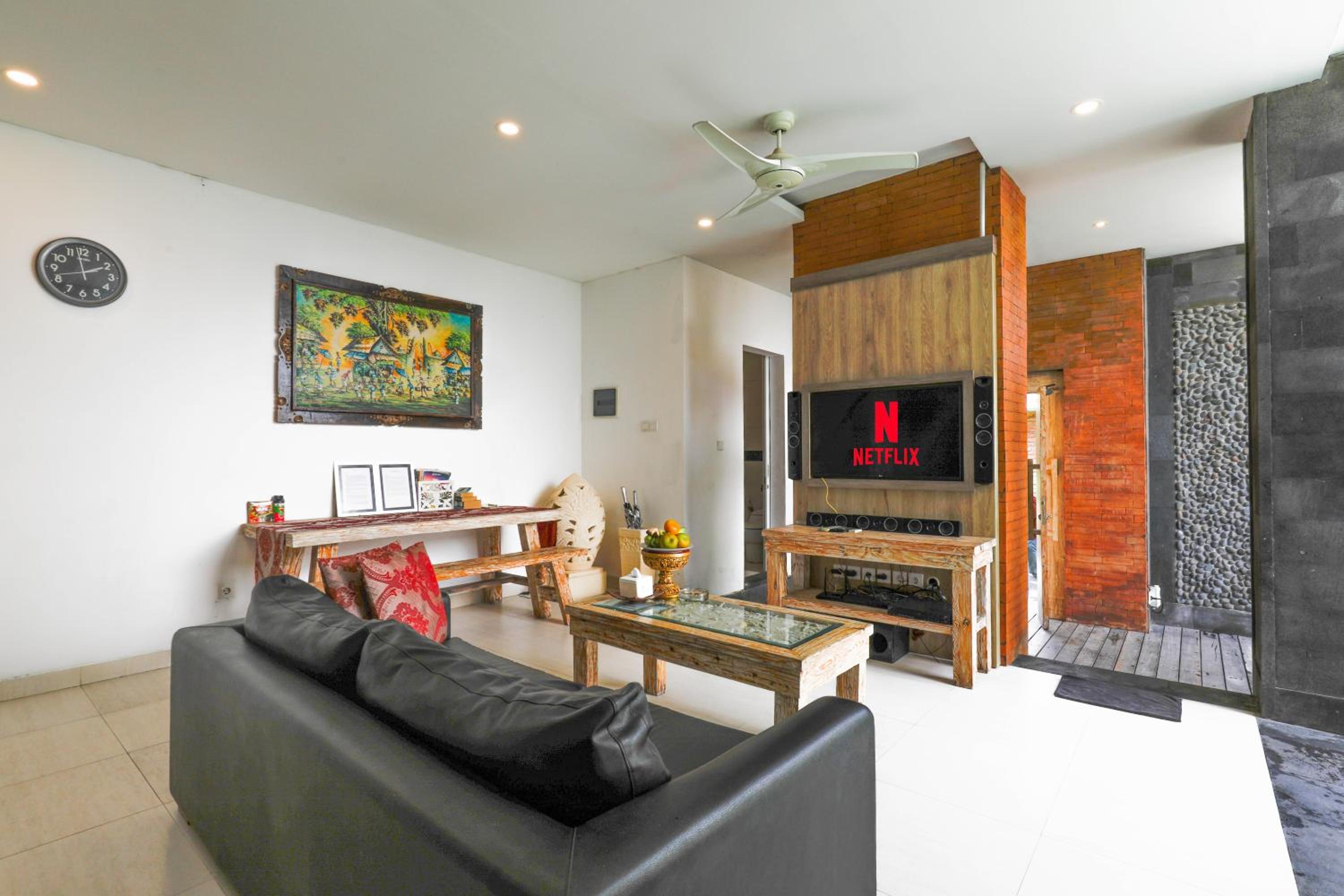 Three-Bedroom Villa with Private Pool photo 2