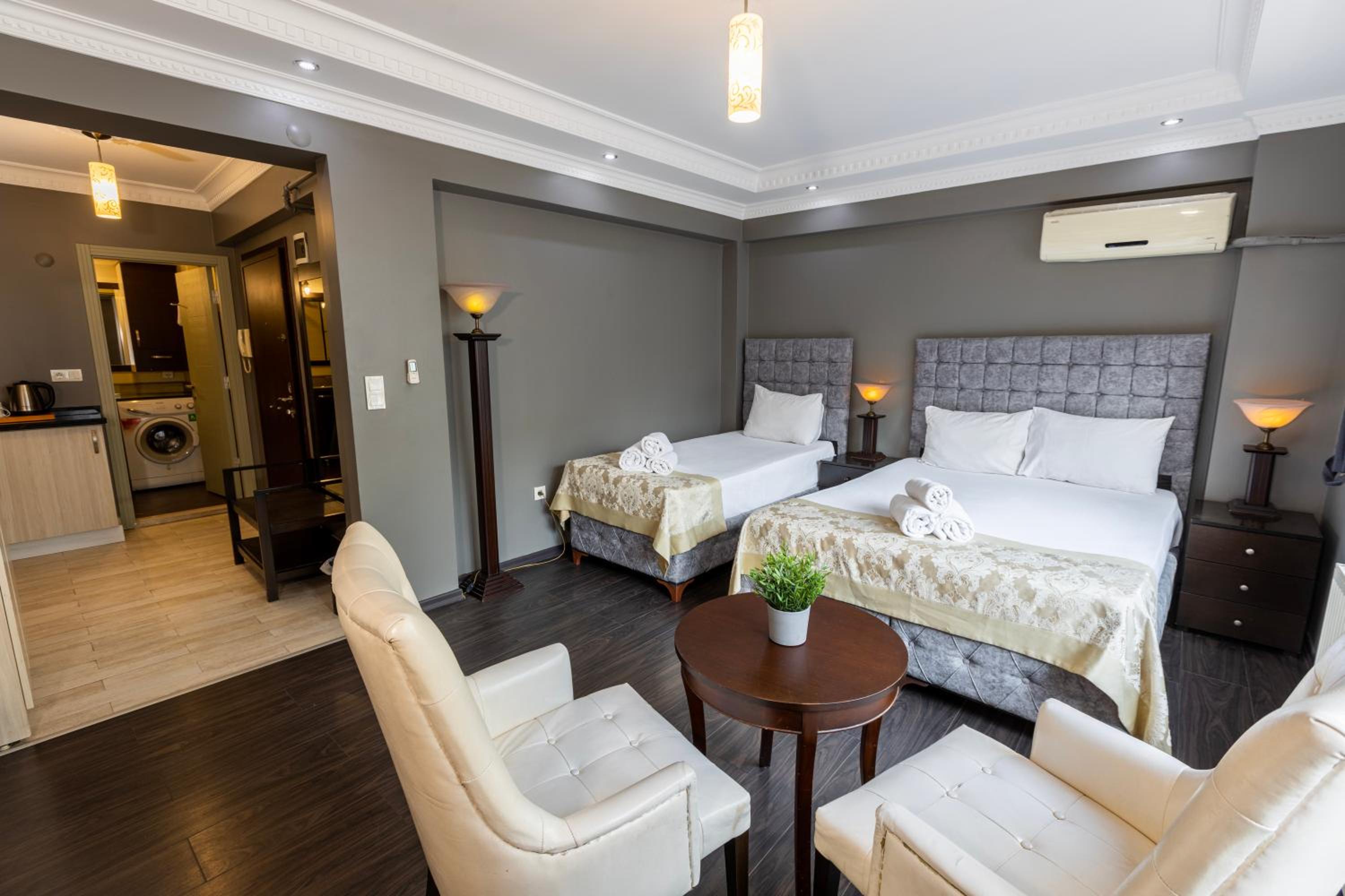 Deluxe Suite photo 2