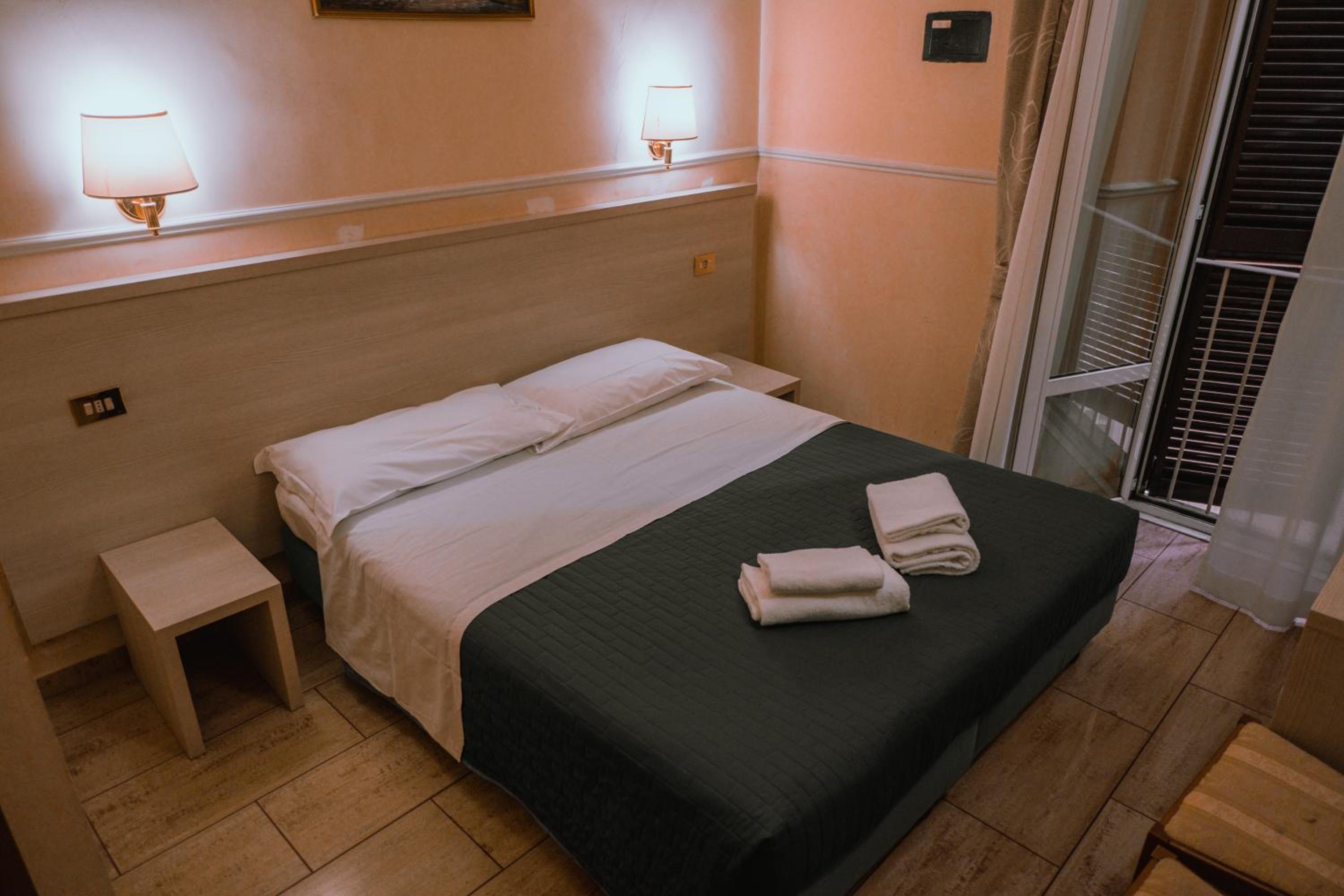 Double or Twin Room photo 3