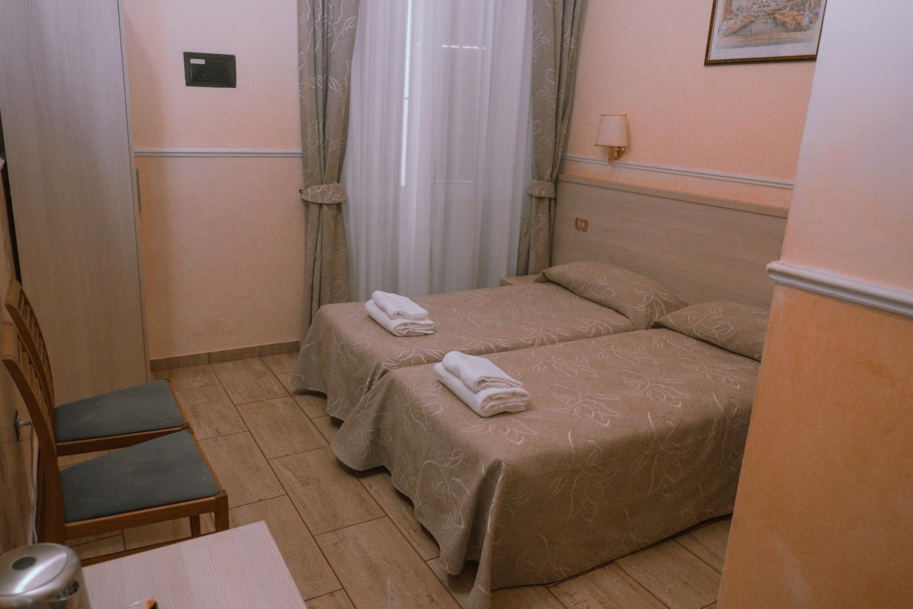 Double or Twin Room photo 2