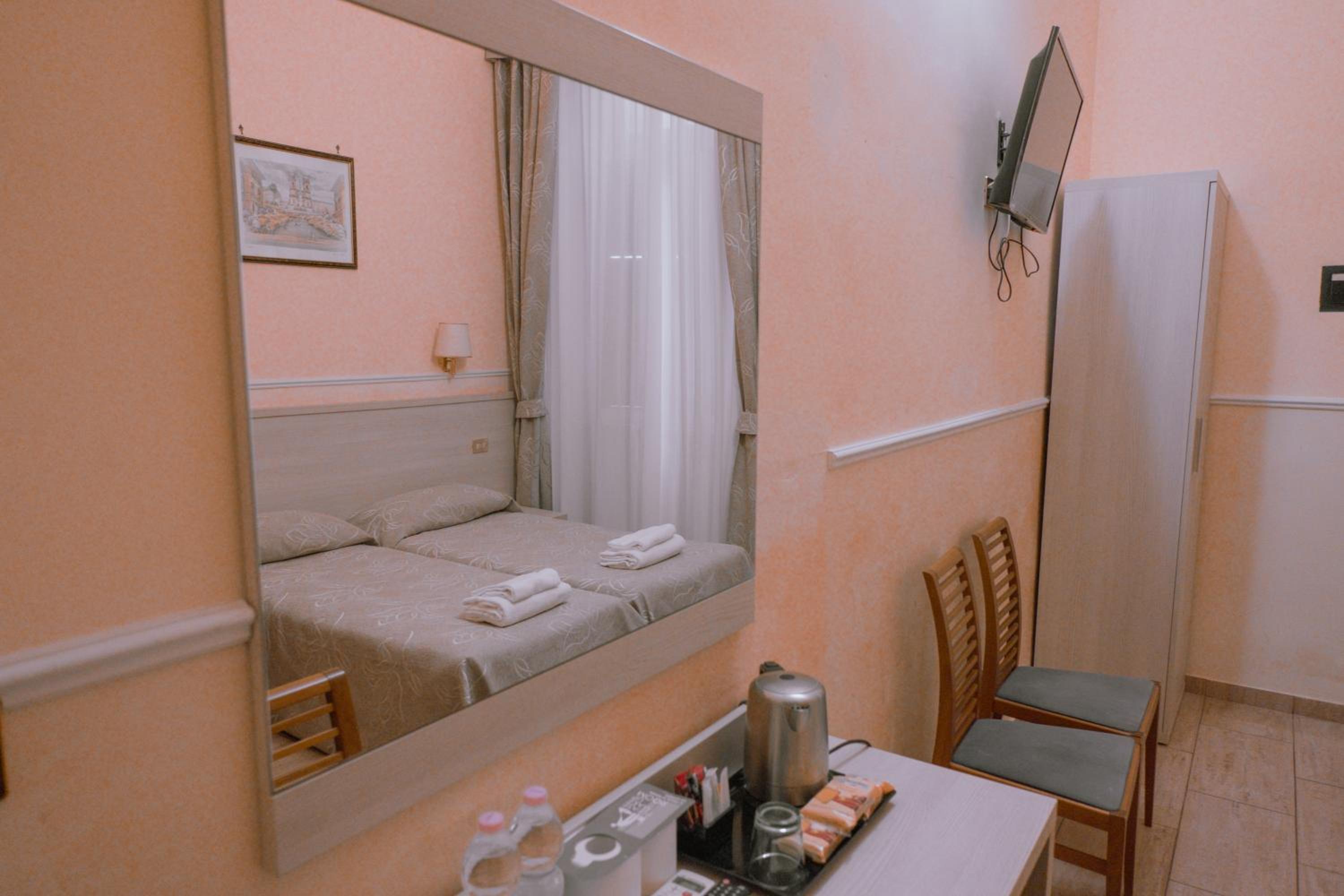 Standard Double Room photo 2