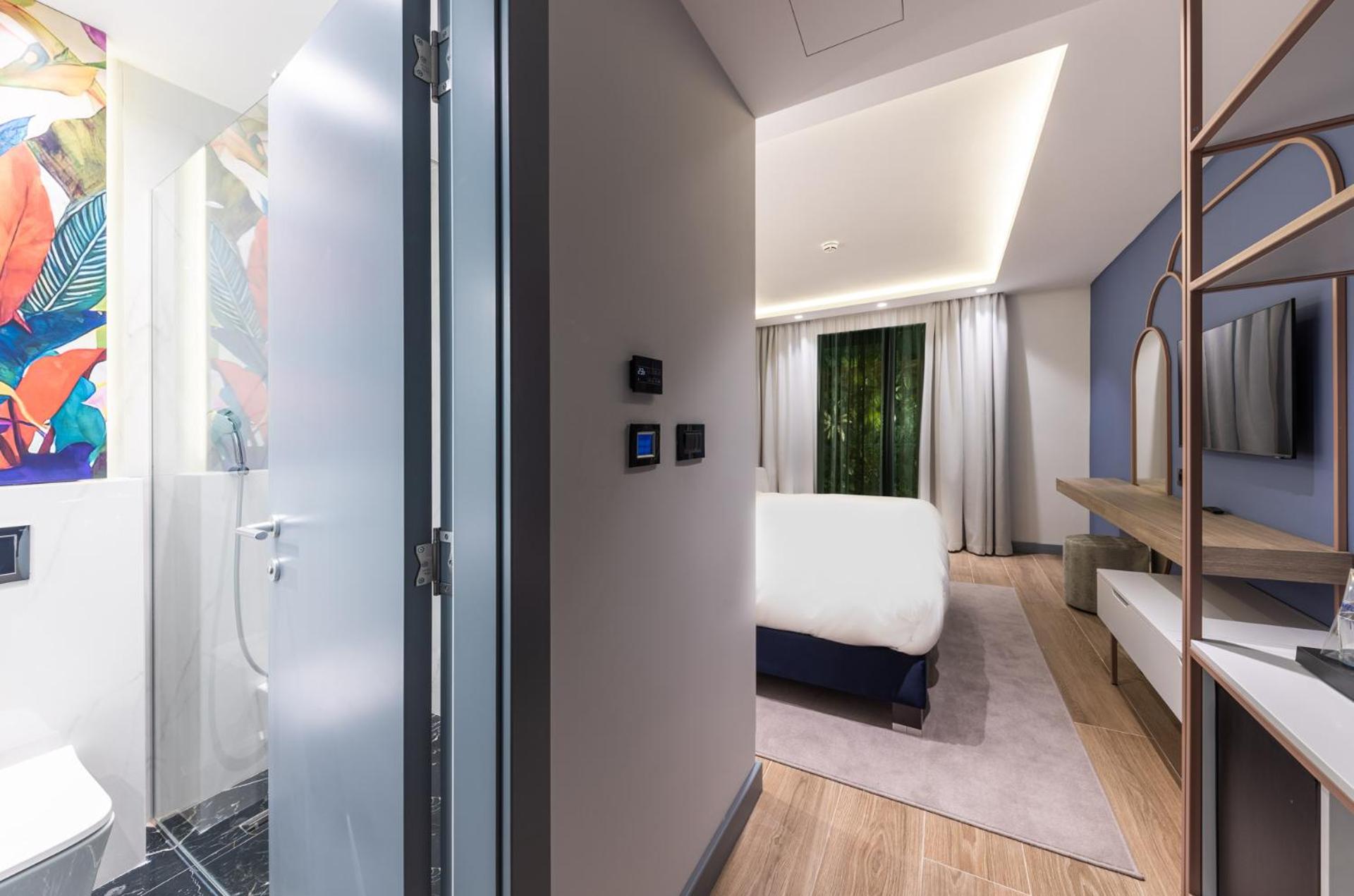 Standard Double Room - No View - Photo 12