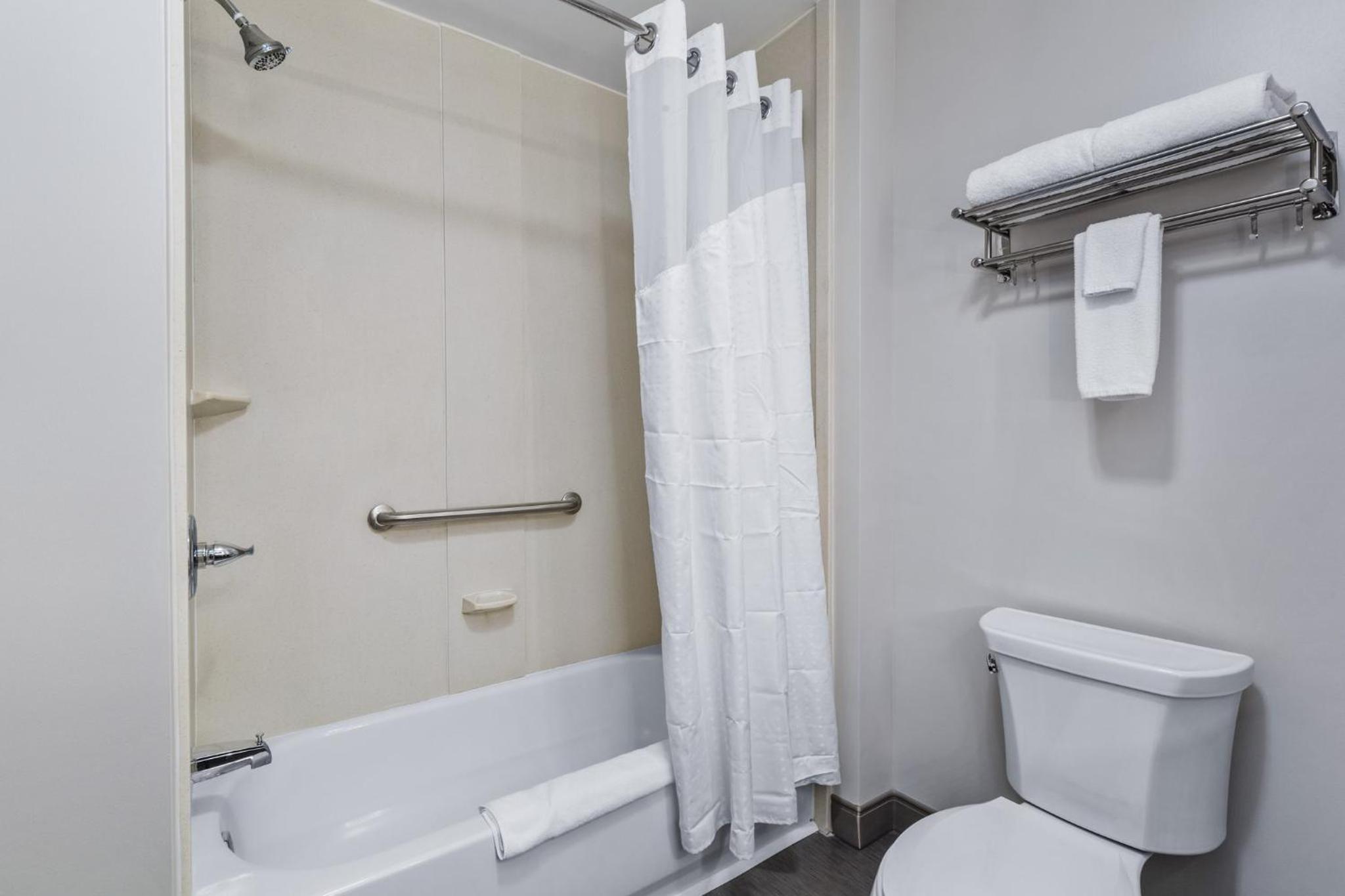 King Room - Mobility Access/Hearing Accessible - Photo 8