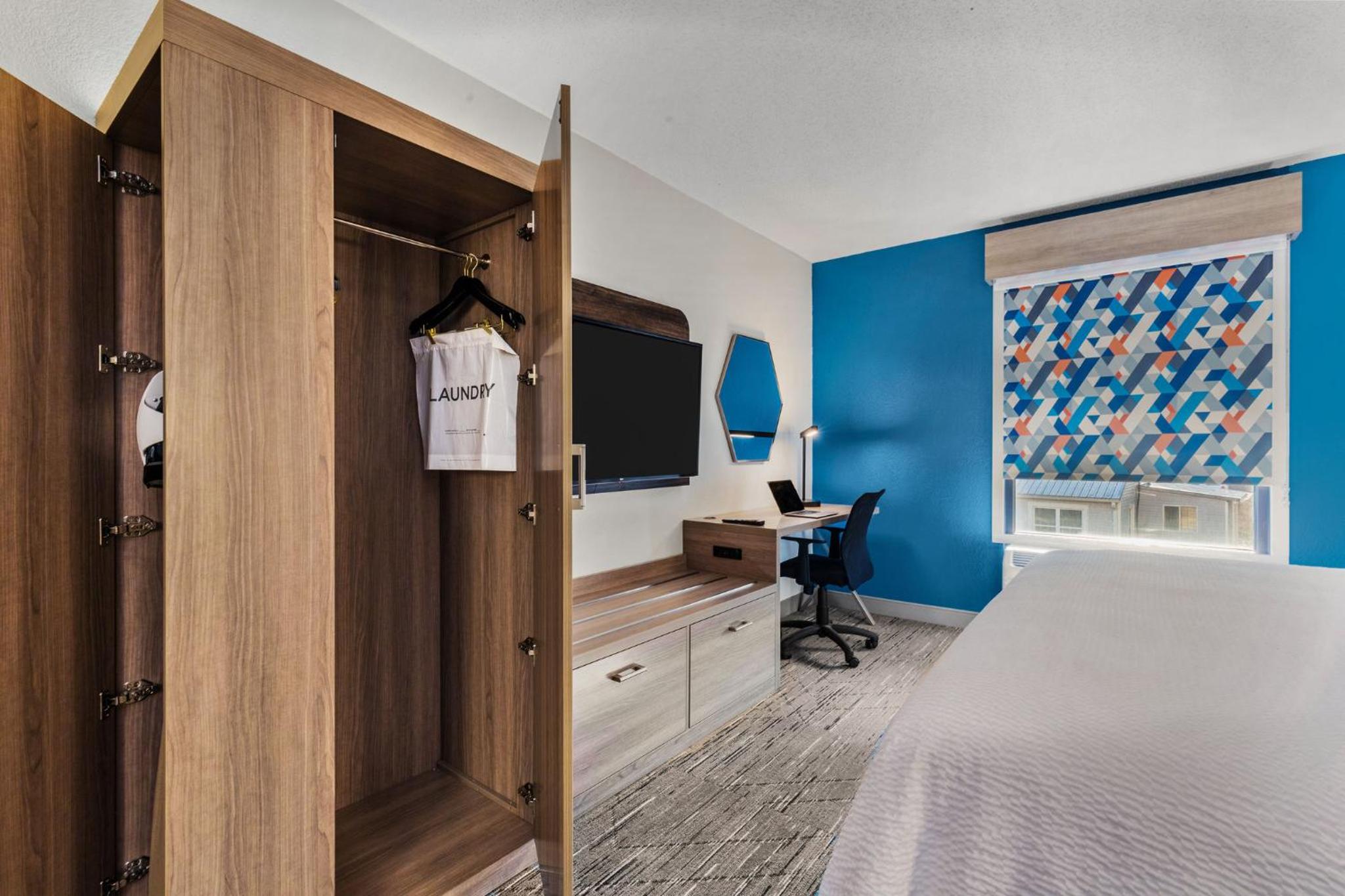 Standard King Room - Photo 1