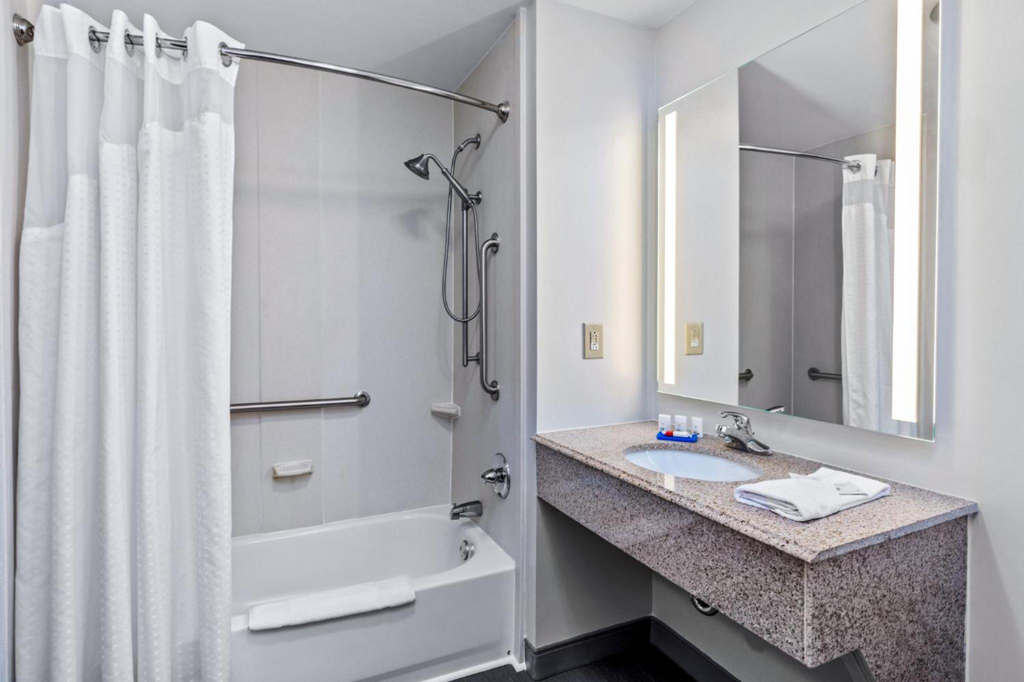 King Room - Mobility Access/Hearing Accessible - Photo 7