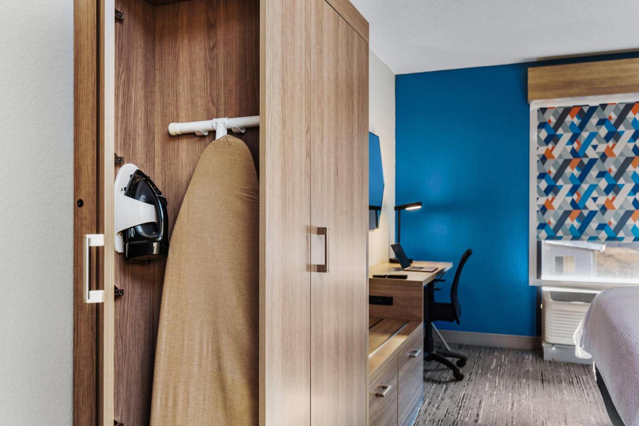 Standard King Room - Photo 2