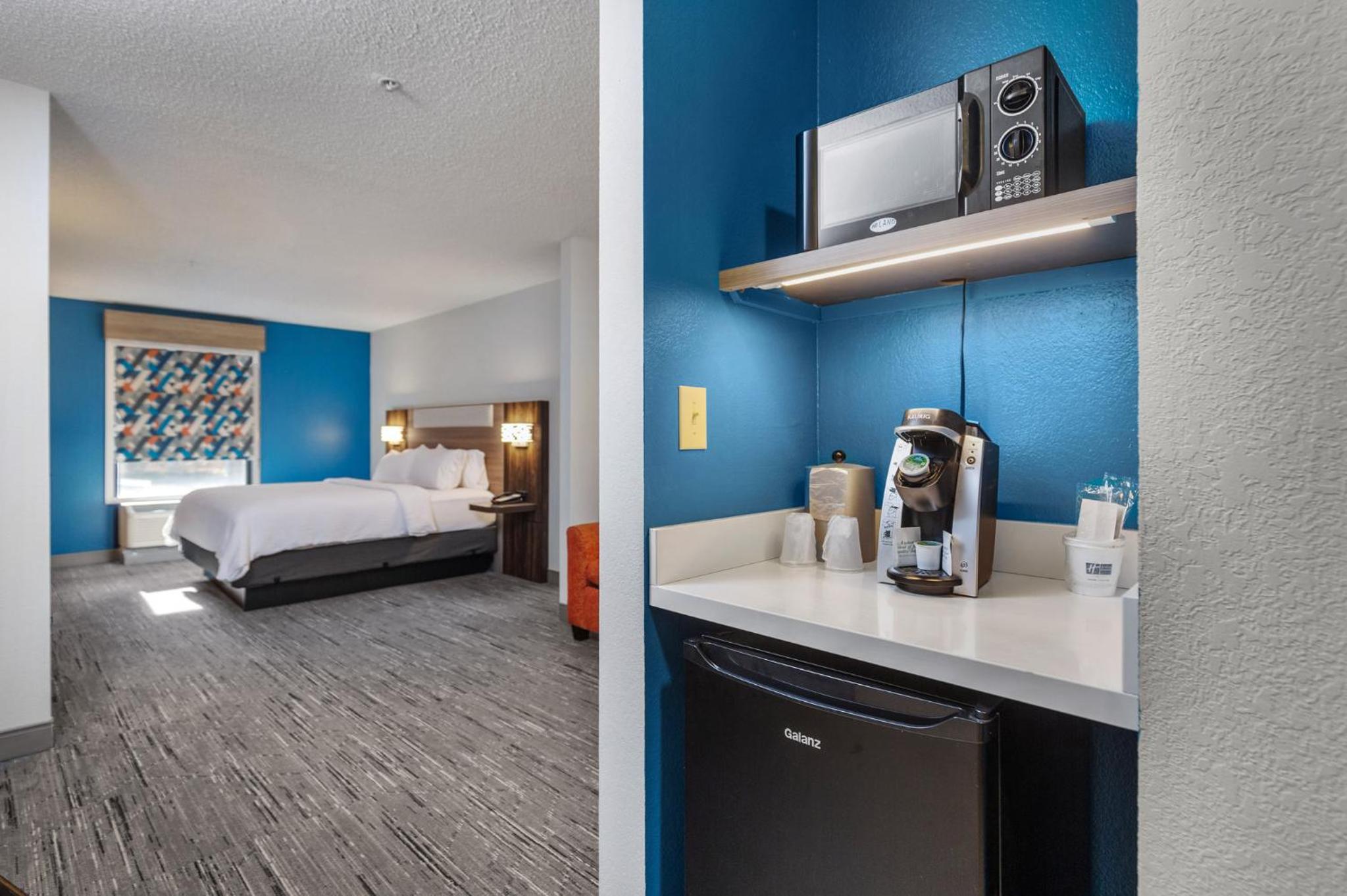Standard King Room - Photo 4